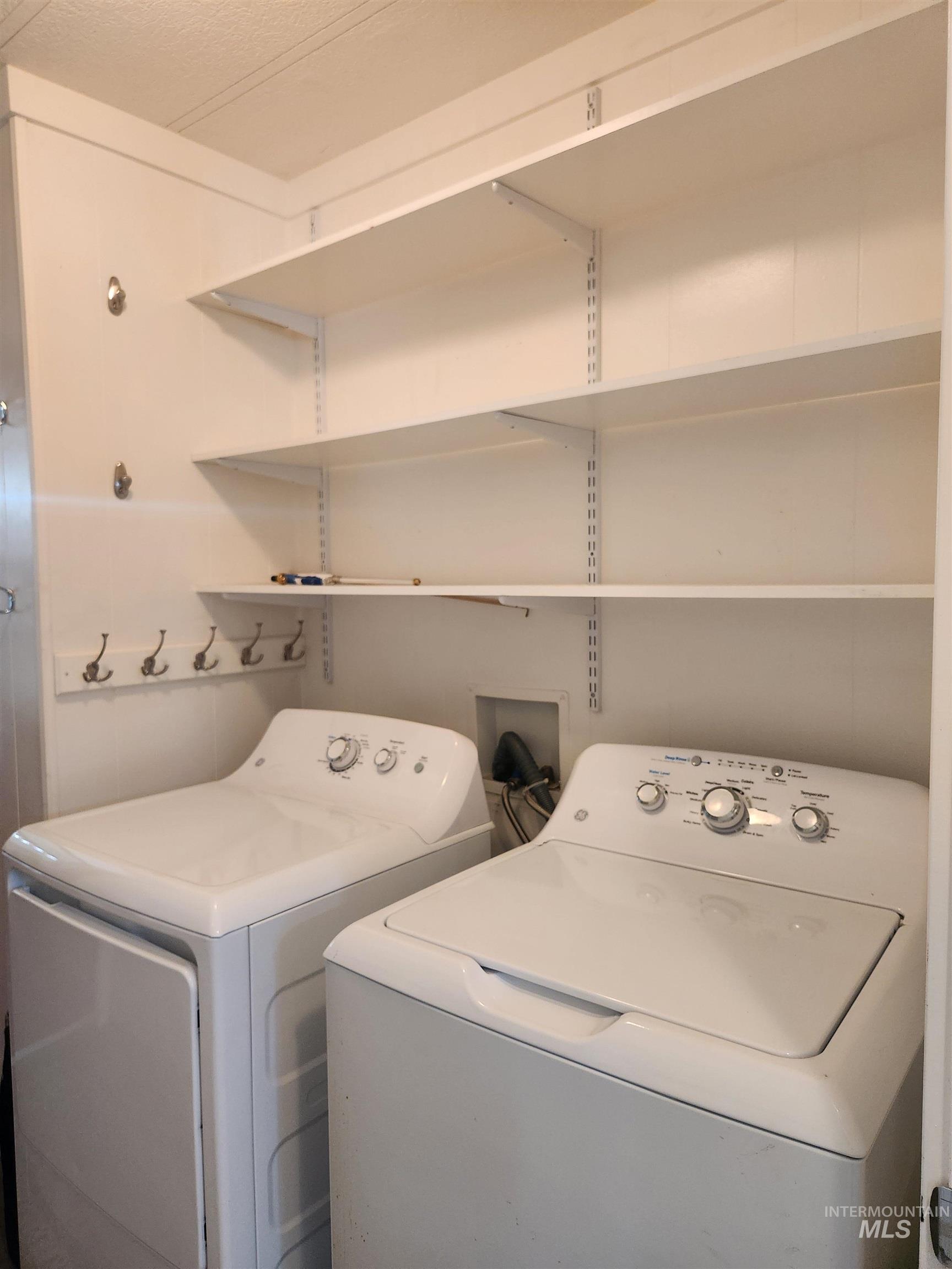 8075 Appomattox, Garden City, Idaho 83714, 2 Bedrooms, 2 Bathrooms, Residential For Sale, Price $129,000,MLS 98993531