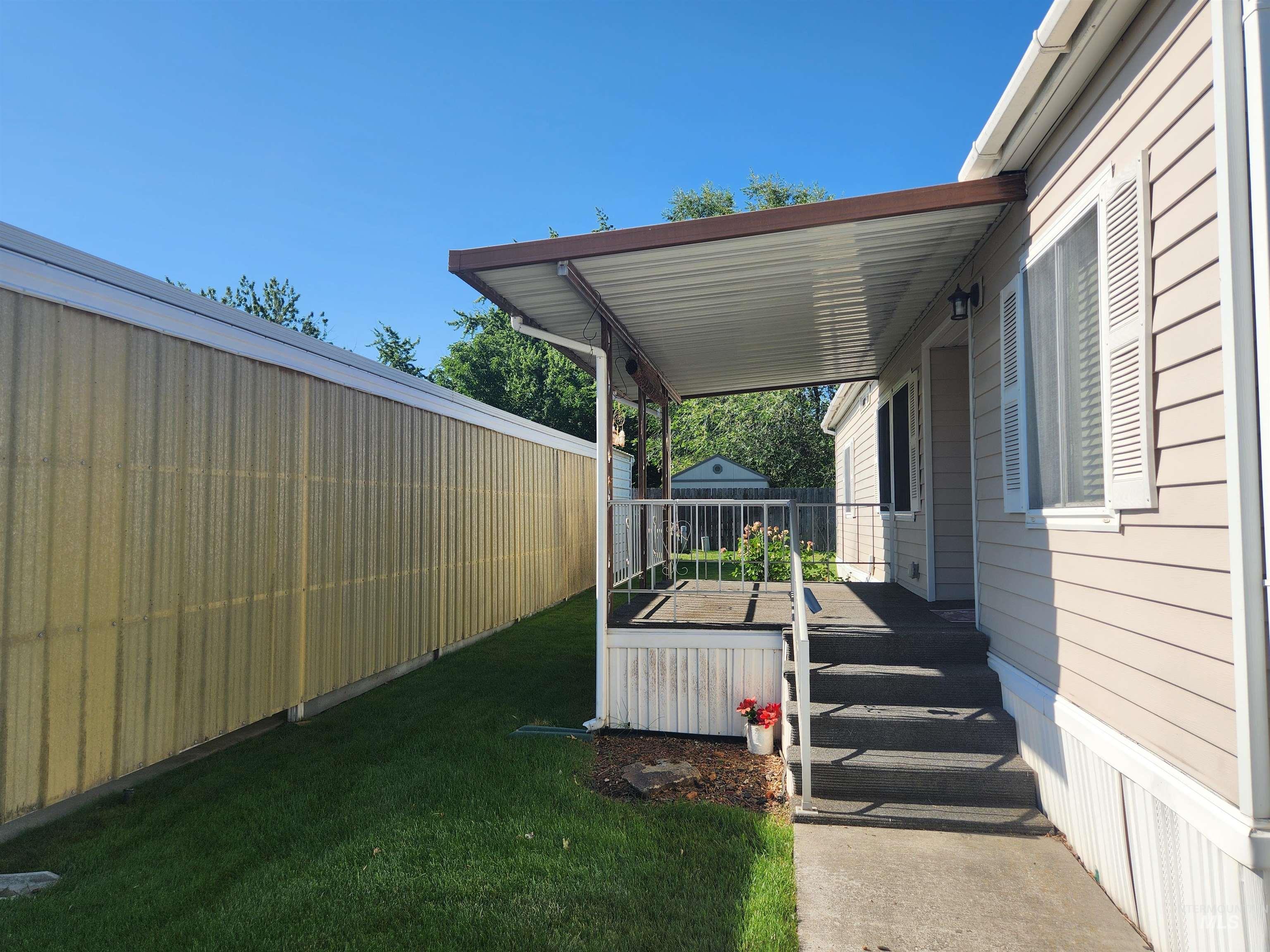 8075 Appomattox, Garden City, Idaho 83714, 2 Bedrooms, 2 Bathrooms, Residential For Sale, Price $129,000,MLS 98993531
