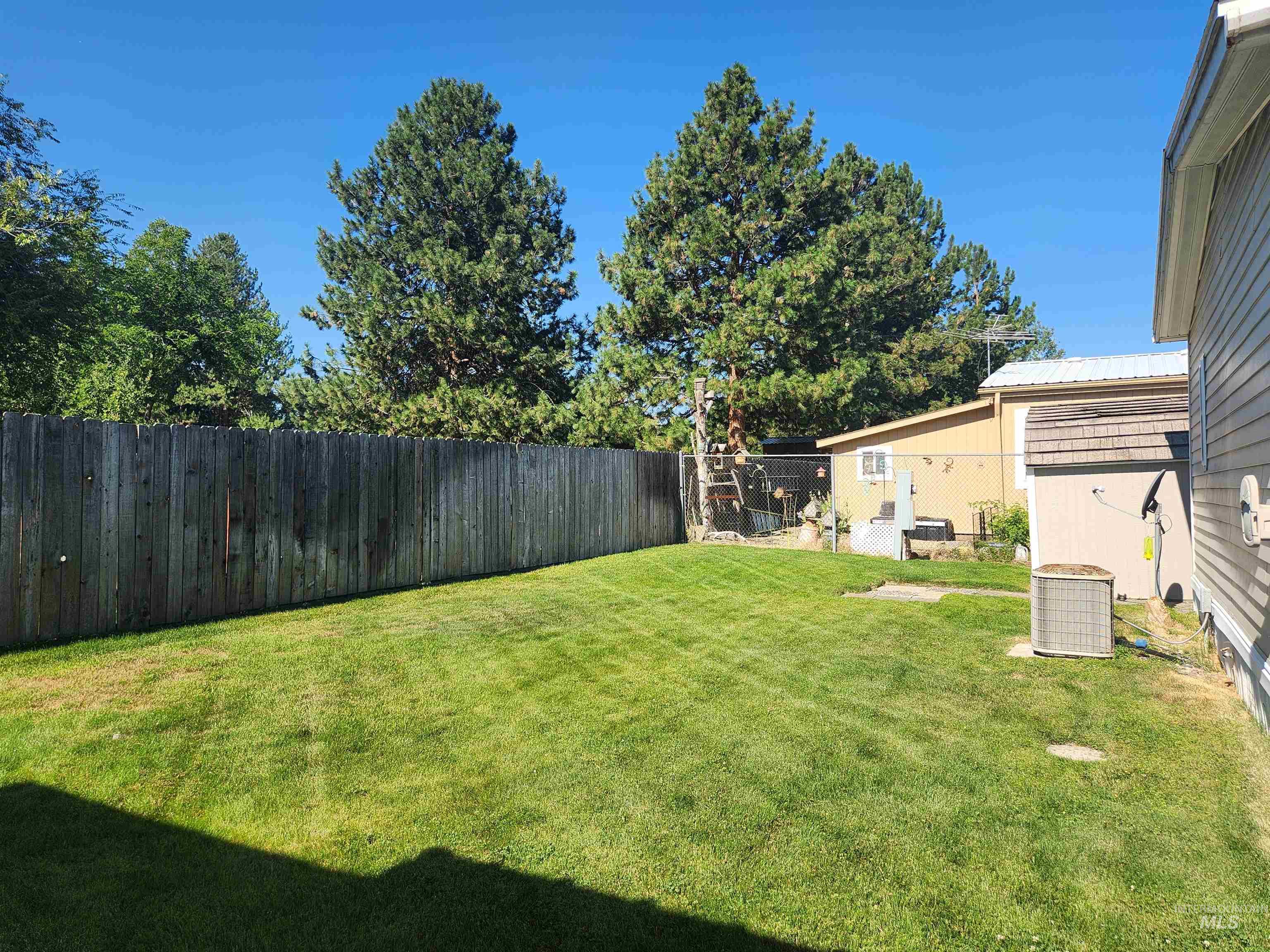 8075 Appomattox, Garden City, Idaho 83714, 2 Bedrooms, 2 Bathrooms, Residential For Sale, Price $129,000,MLS 98993531