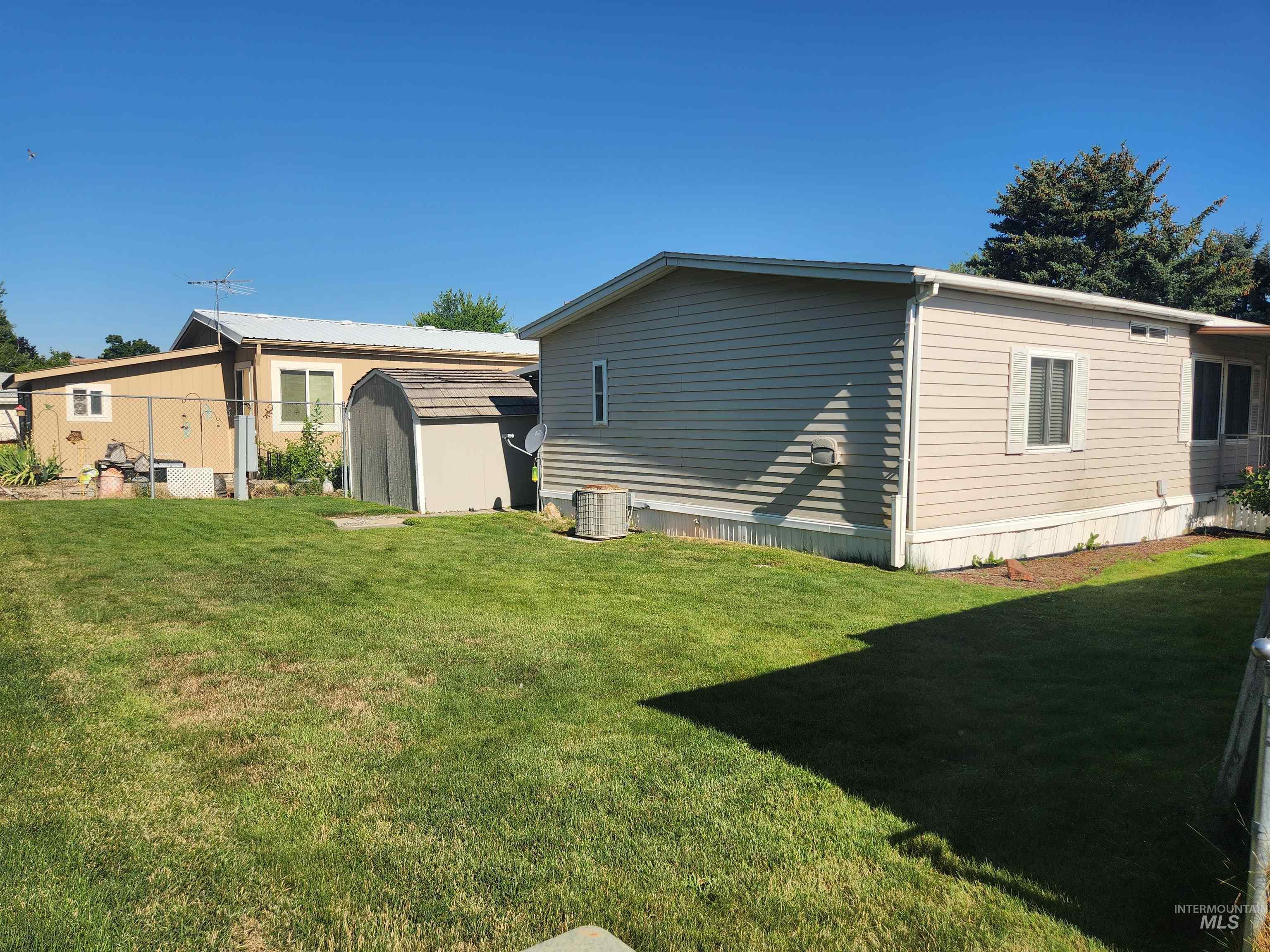 8075 Appomattox, Garden City, Idaho 83714, 2 Bedrooms, 2 Bathrooms, Residential For Sale, Price $129,000,MLS 98993531