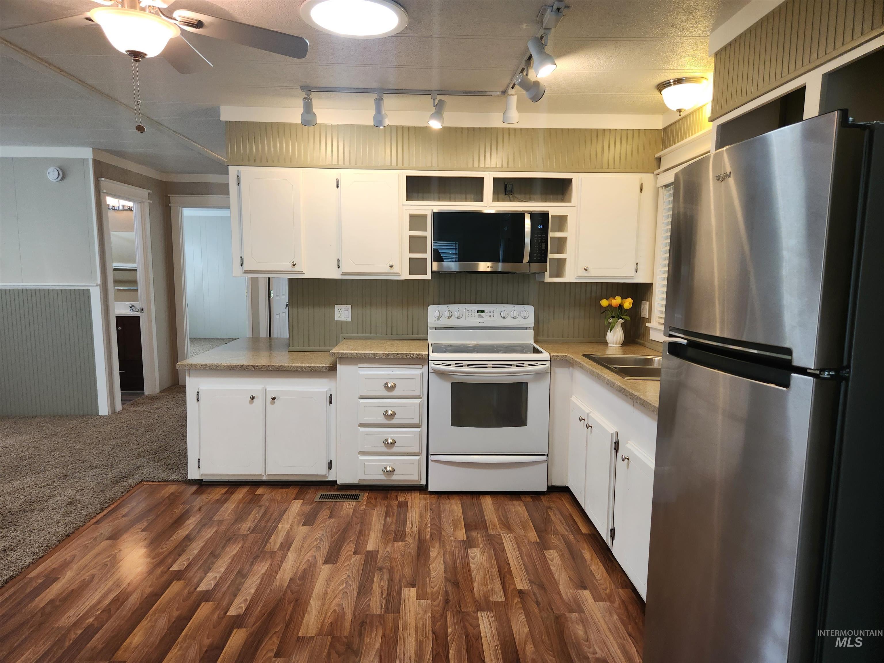 8075 Appomattox, Garden City, Idaho 83714, 2 Bedrooms, 2 Bathrooms, Residential For Sale, Price $129,000,MLS 98993531