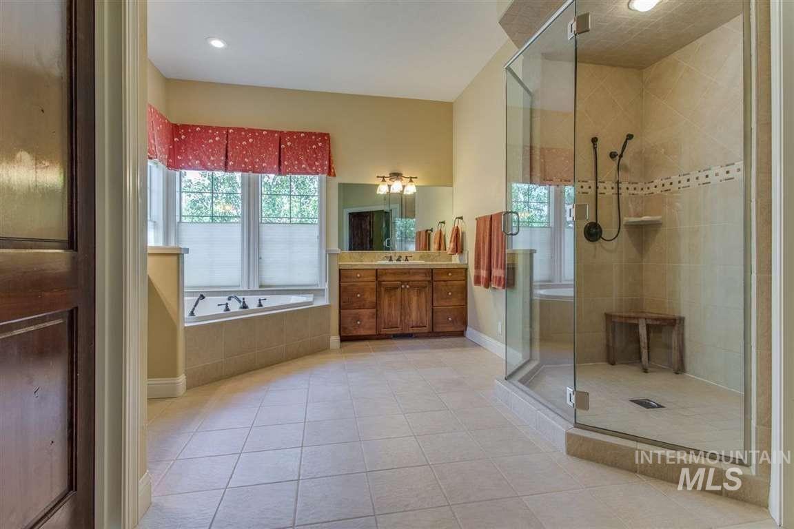2585 E Varco Via Ct, Boise, Idaho 83712, 5 Bedrooms, 4 Bathrooms, Rental For Rent, Price $4,995, 98993532