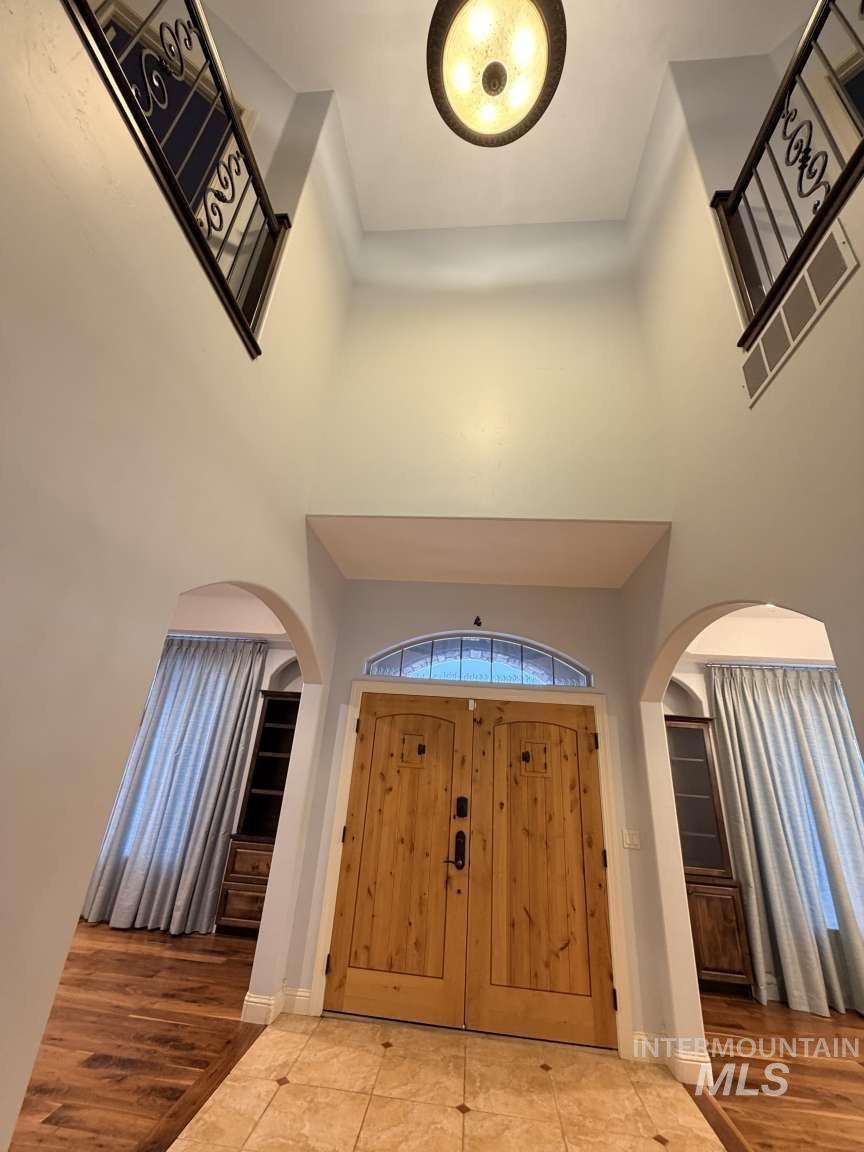 2585 E Varco Via Ct, Boise, Idaho 83712, 5 Bedrooms, 4 Bathrooms, Rental For Rent, Price $4,995, 98993532