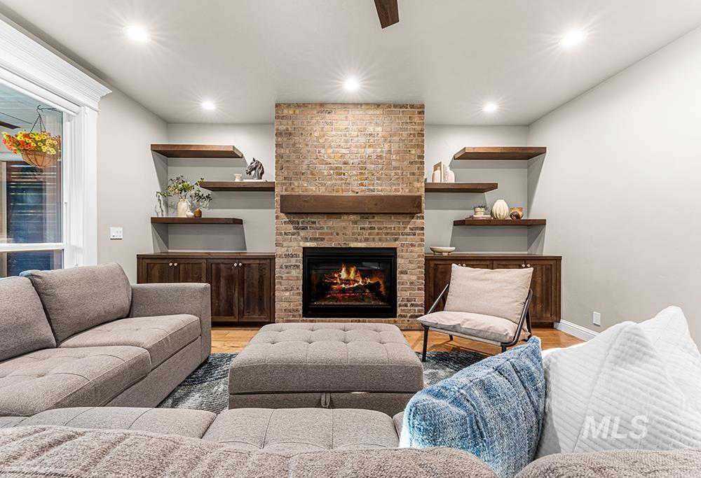 5355 S Tindaris Pl, Meridian, Idaho 83642, 4 Bedrooms, 3.5 Bathrooms, Residential For Sale, Price $819,900, 98993534