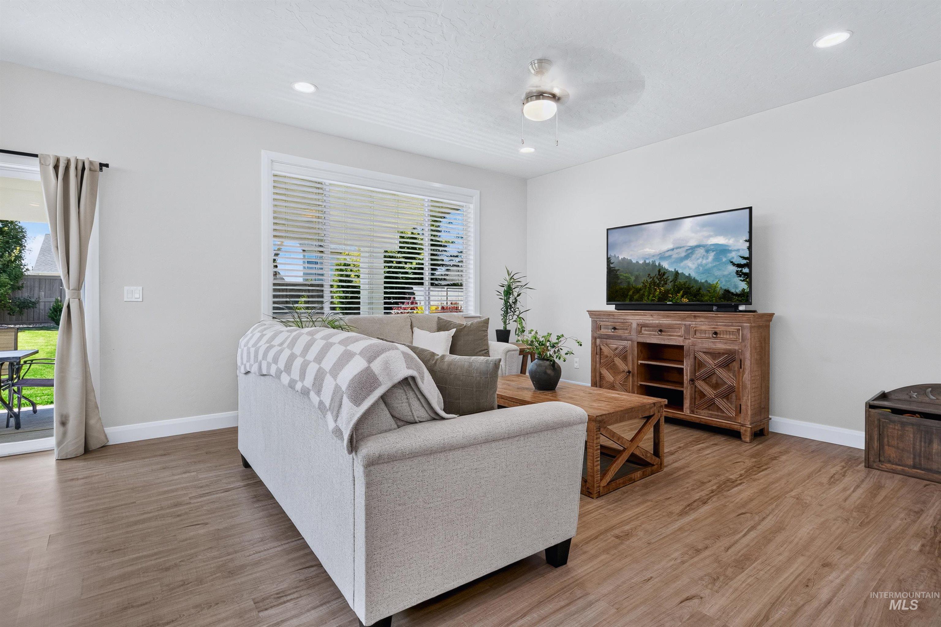 3829 E Huntly St, Meridian, Idaho 83642-5707, 3 Bedrooms, 2 Bathrooms, Residential For Sale, Price $525,000, 98993535