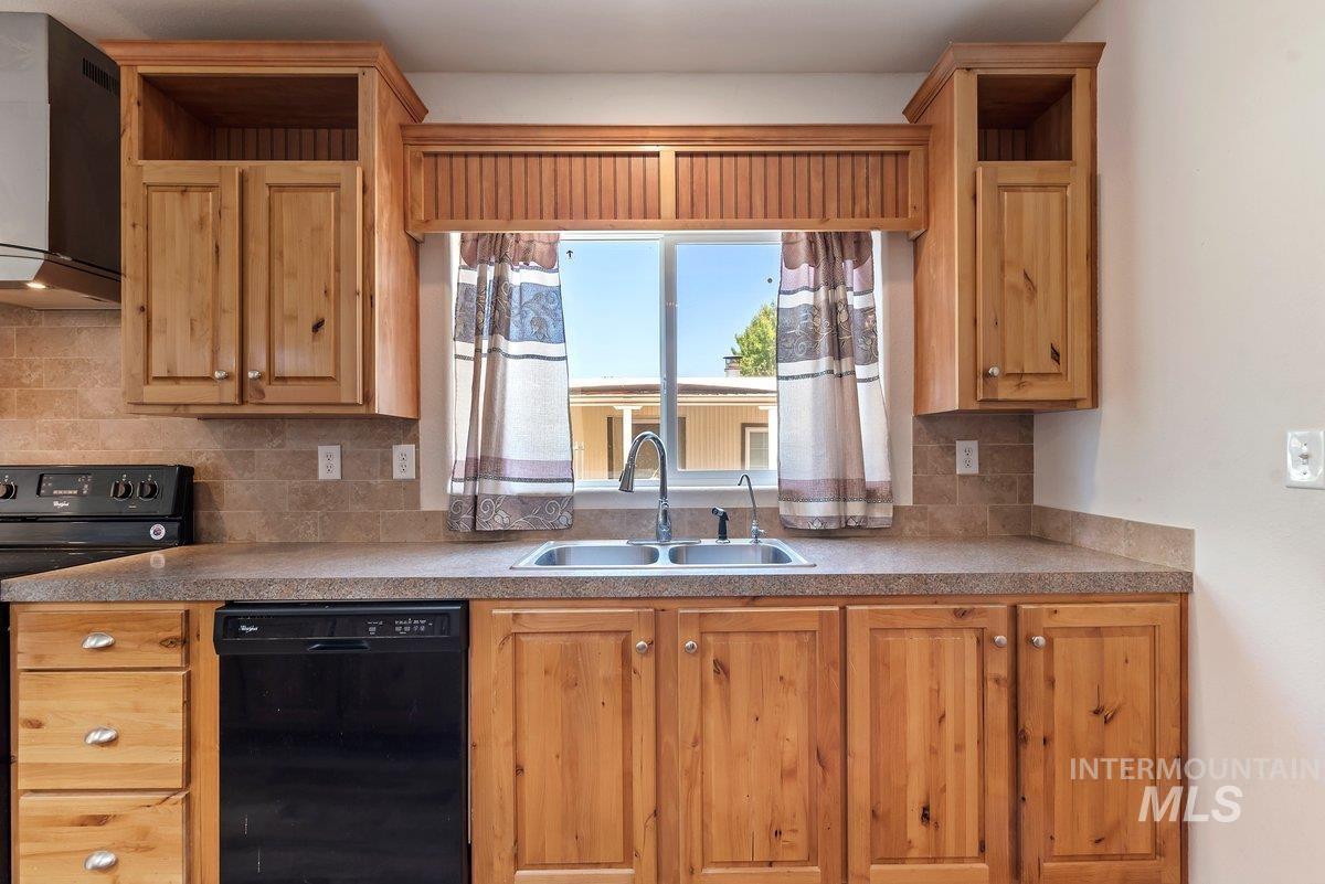 517 N Meadowland Dr, Boise, Idaho 83713, 3 Bedrooms, 2 Bathrooms, Residential For Sale, Price $109,990,MLS 98993536