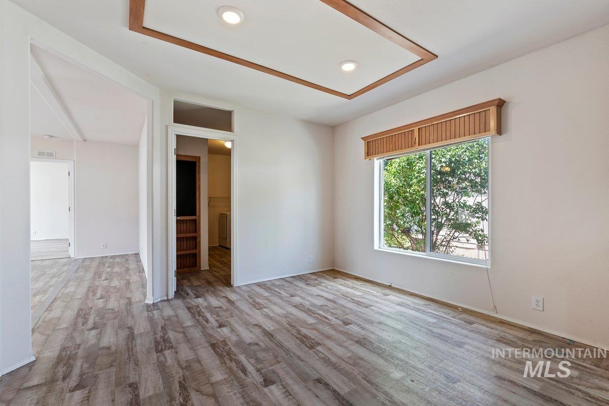 517 N Meadowland Dr, Boise, Idaho 83713, 3 Bedrooms, 2 Bathrooms, Residential For Sale, Price $109,990,MLS 98993536