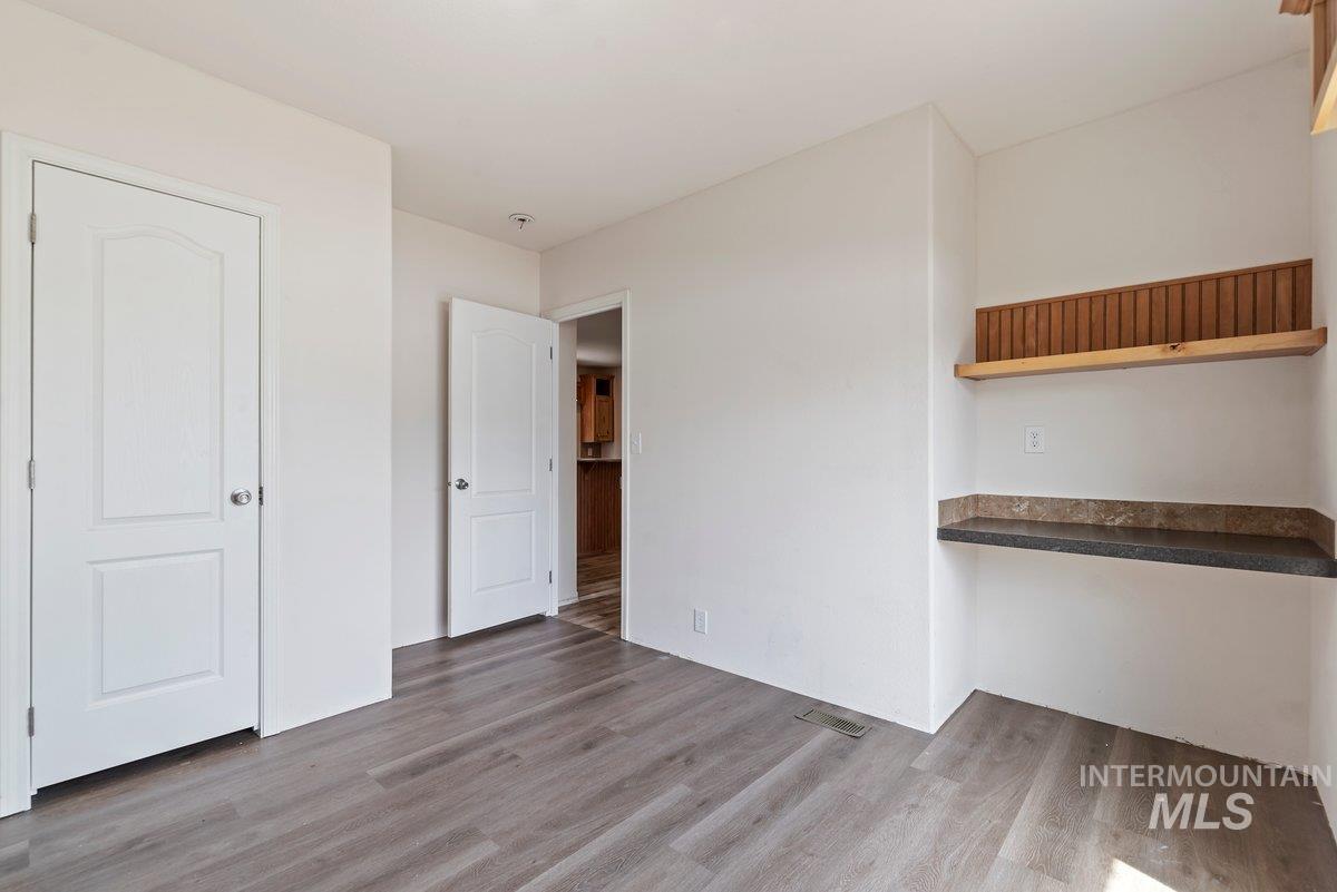 517 N Meadowland Dr, Boise, Idaho 83713, 3 Bedrooms, 2 Bathrooms, Residential For Sale, Price $109,990,MLS 98993536