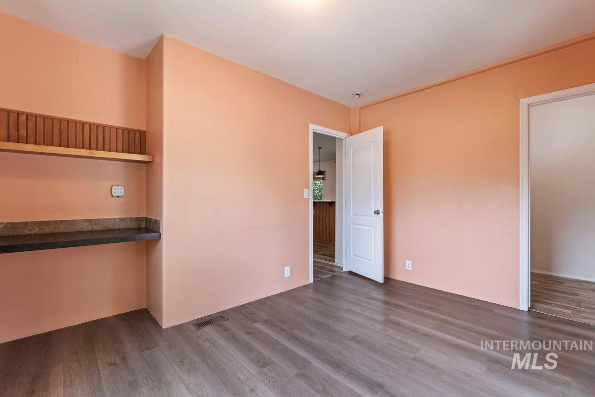 517 N Meadowland Dr, Boise, Idaho 83713, 3 Bedrooms, 2 Bathrooms, Residential For Sale, Price $109,990,MLS 98993536