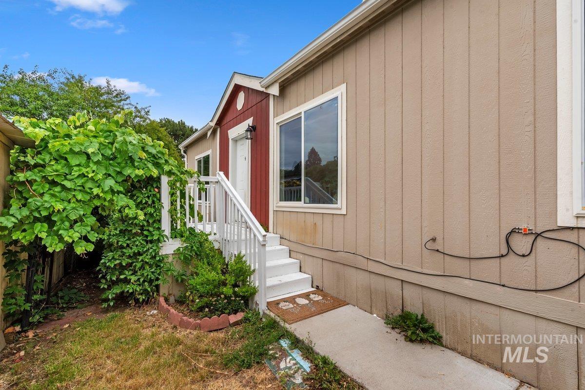 517 N Meadowland Dr, Boise, Idaho 83713, 3 Bedrooms, 2 Bathrooms, Residential For Sale, Price $109,990,MLS 98993536