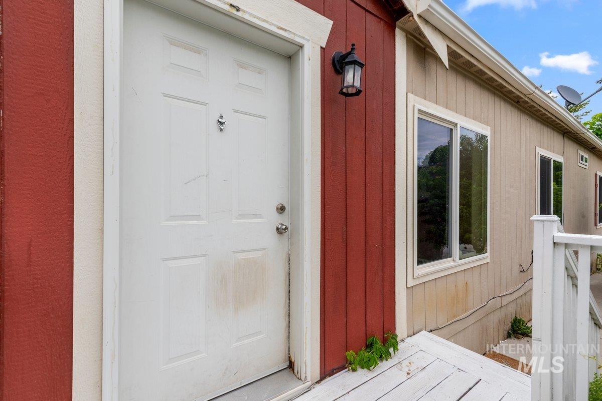 517 N Meadowland Dr, Boise, Idaho 83713, 3 Bedrooms, 2 Bathrooms, Residential For Sale, Price $109,990,MLS 98993536