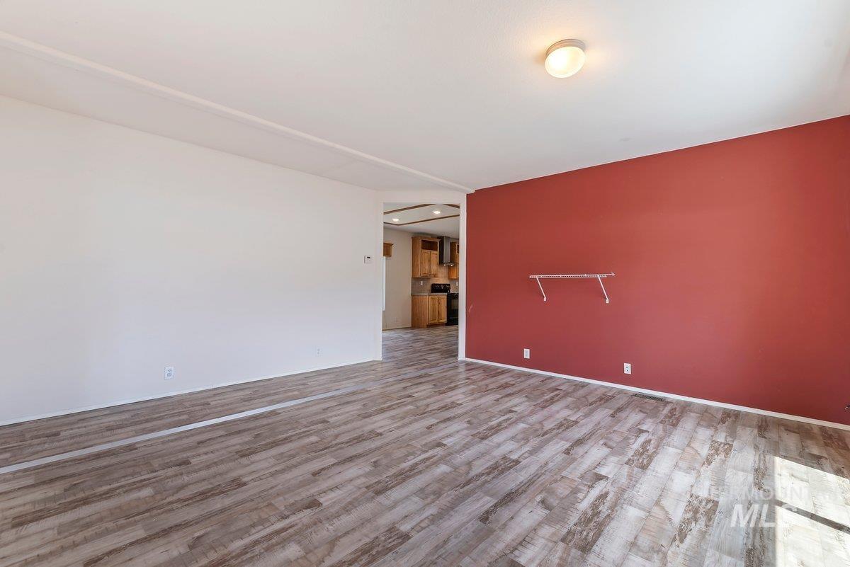 517 N Meadowland Dr, Boise, Idaho 83713, 3 Bedrooms, 2 Bathrooms, Residential For Sale, Price $109,990,MLS 98993536