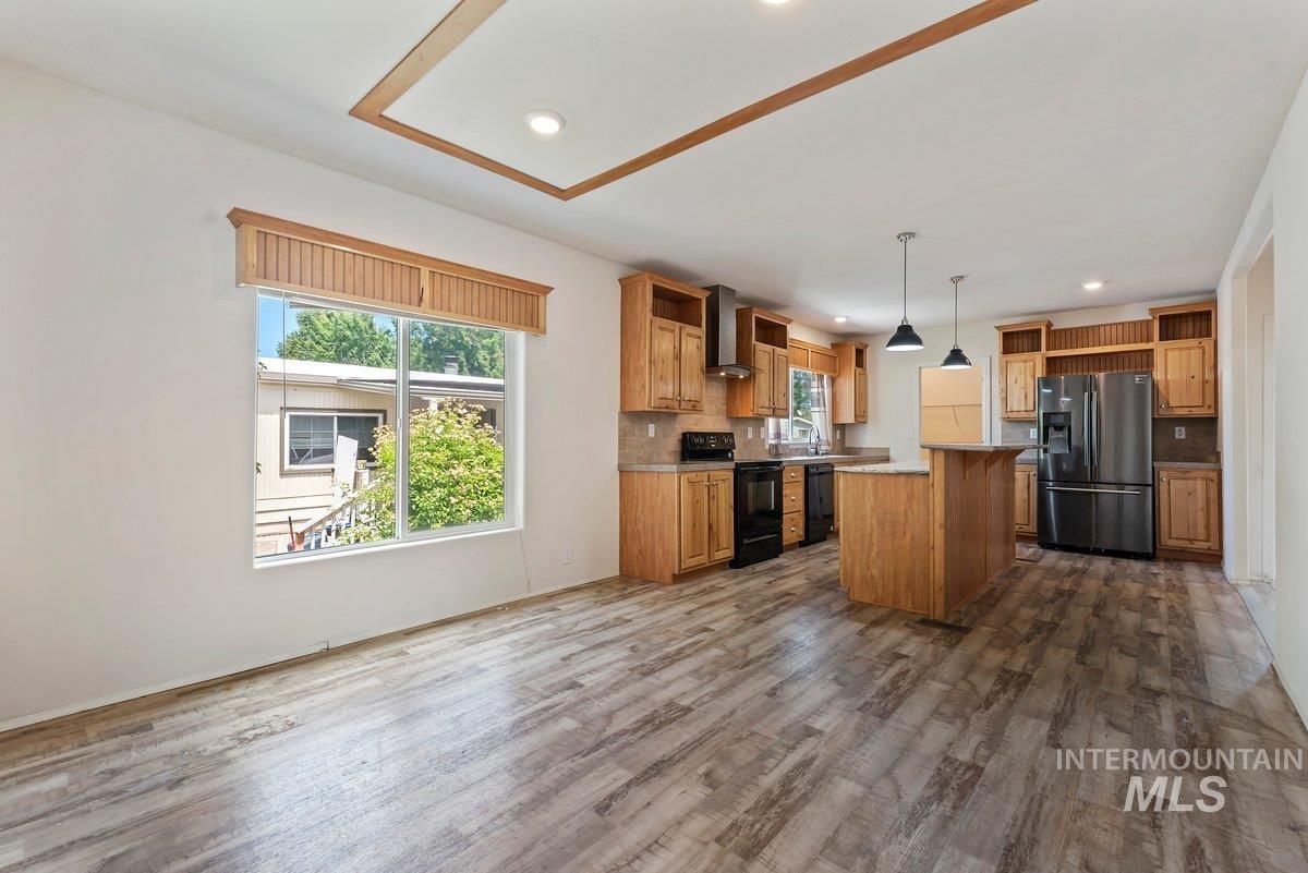517 N Meadowland Dr, Boise, Idaho 83713, 3 Bedrooms, 2 Bathrooms, Residential For Sale, Price $109,990,MLS 98993536