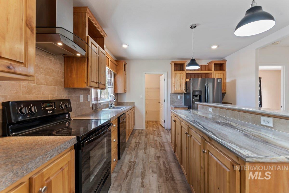 517 N Meadowland Dr, Boise, Idaho 83713, 3 Bedrooms, 2 Bathrooms, Residential For Sale, Price $109,990,MLS 98993536