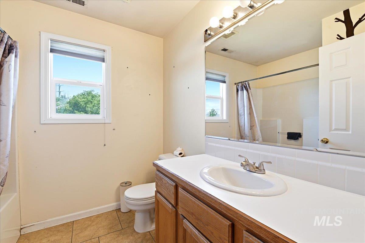13904 W Bunkerhill Court, Boise, Idaho 83713, 4 Bedrooms, 3 Bathrooms, Residential For Sale, Price $479,999, 98993539