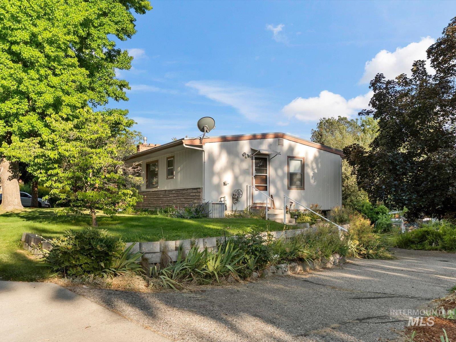 2925 W Gerrard St, Boise, Idaho 83703-5009, 4 Bedrooms, 2 Bathrooms, Residential For Sale, Price $479,000, 98993541