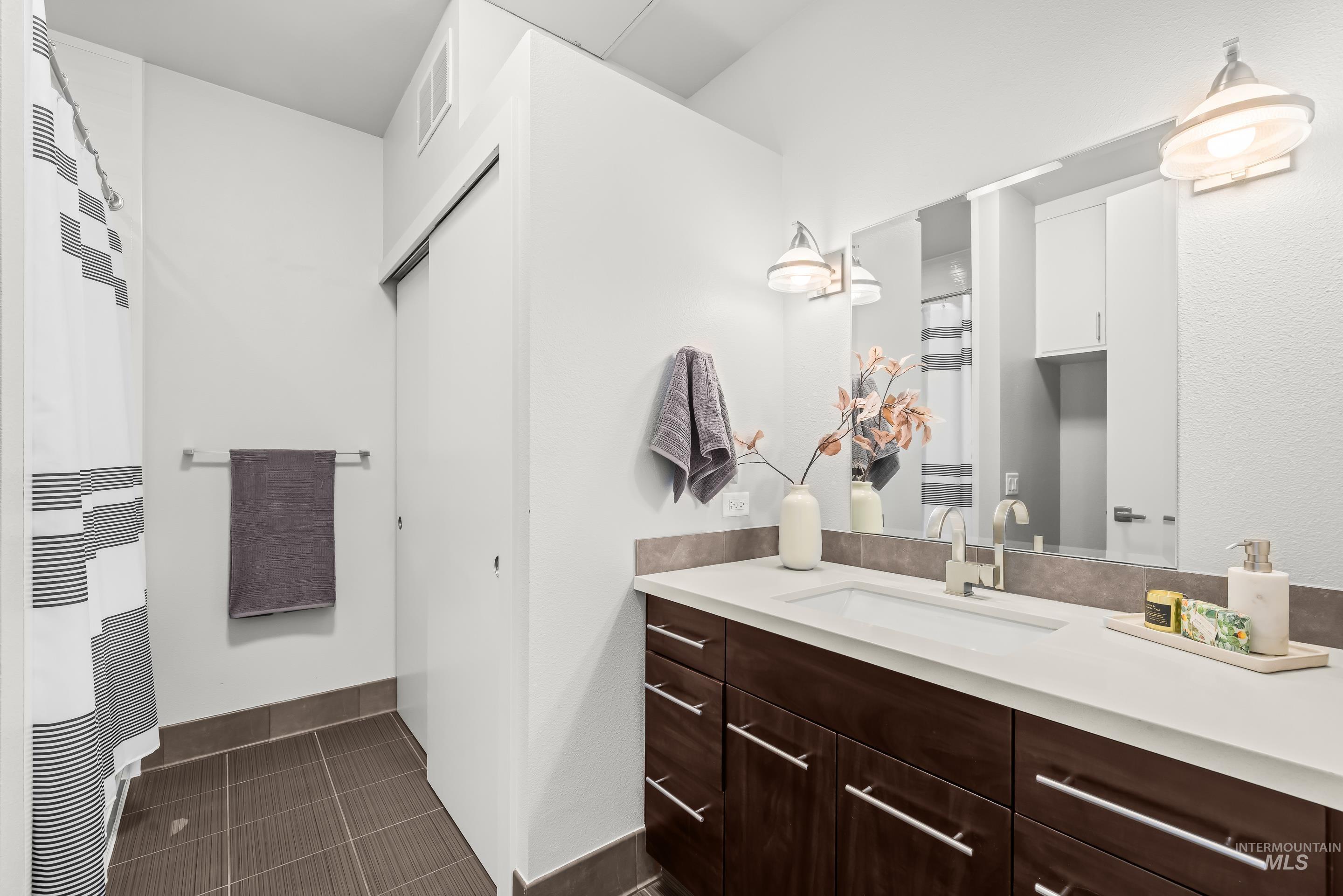 851 W Front Street, Boise, Idaho 83702, 2 Bedrooms, 2 Bathrooms, Residential For Sale, Price $1,199,000,MLS 98993548