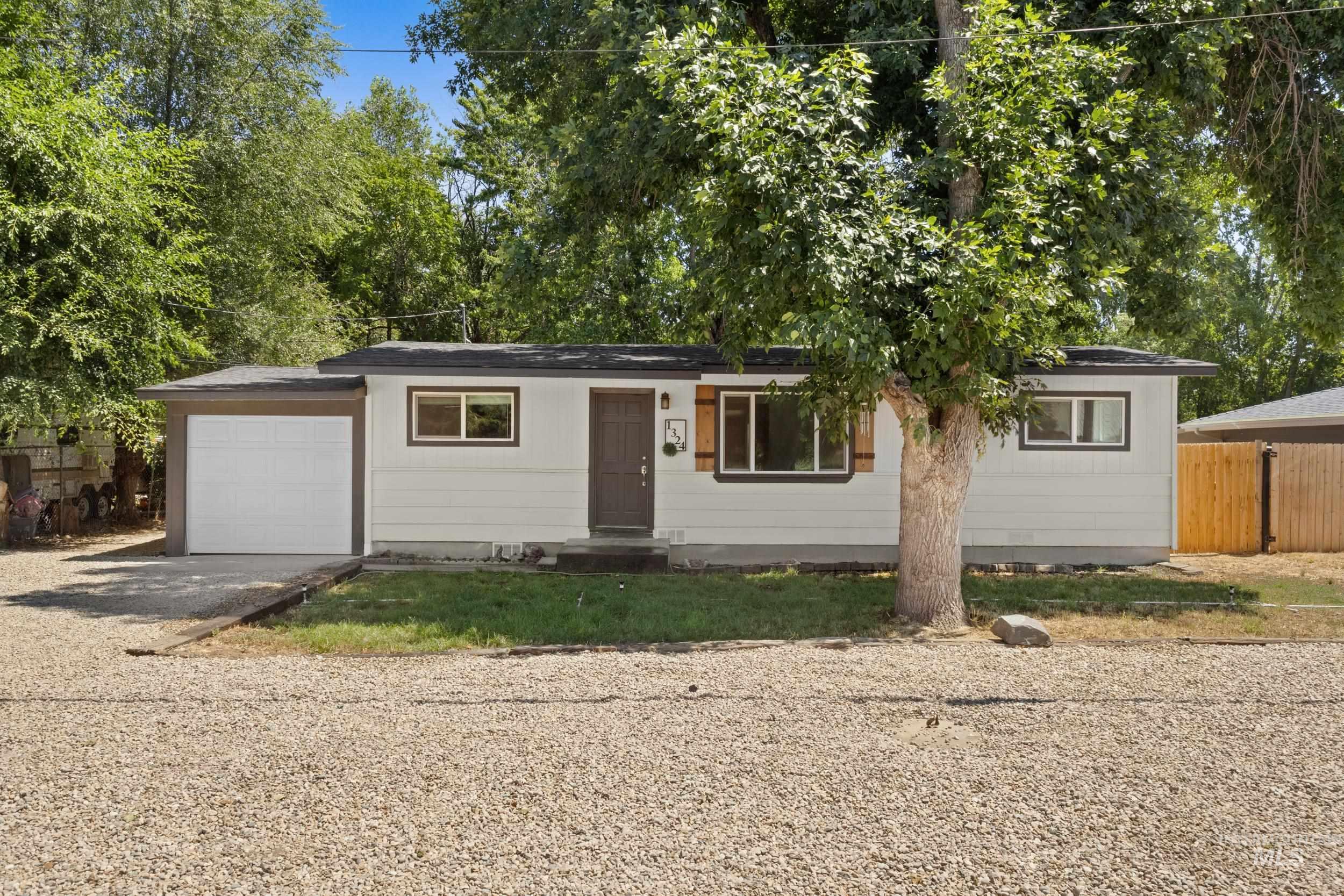 1324 Bonneville St, Nampa, Idaho 83651, 3 Bedrooms, 2 Bathrooms, Residential For Sale, Price $350,000, 98993553