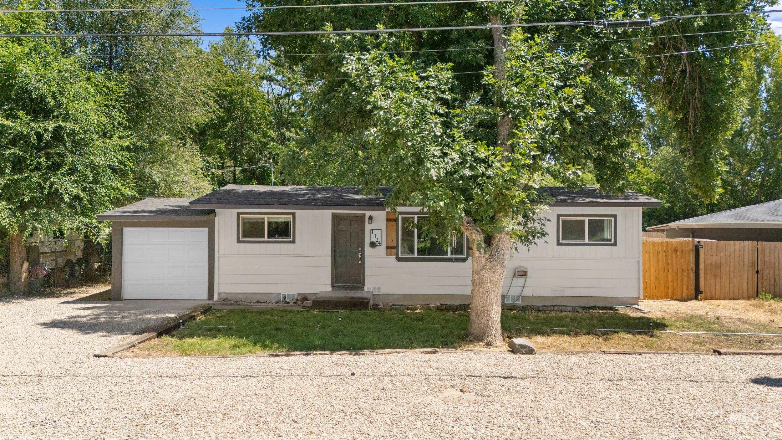 1324 Bonneville St, Nampa, Idaho 83651, 3 Bedrooms, 2 Bathrooms, Residential For Sale, Price $350,000,MLS 98993553