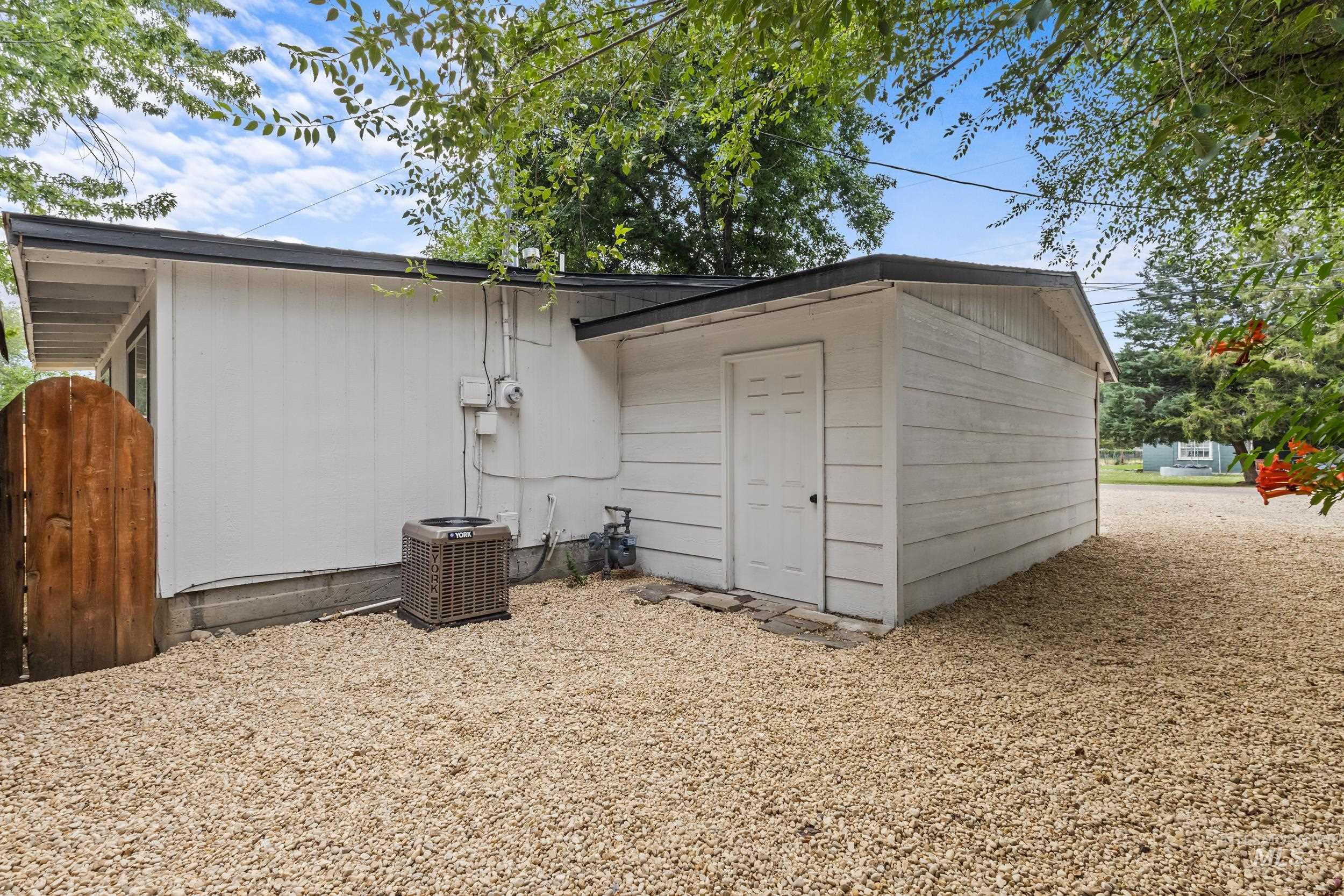 1324 Bonneville St, Nampa, Idaho 83651, 3 Bedrooms, 2 Bathrooms, Residential For Sale, Price $340,000, 98993553