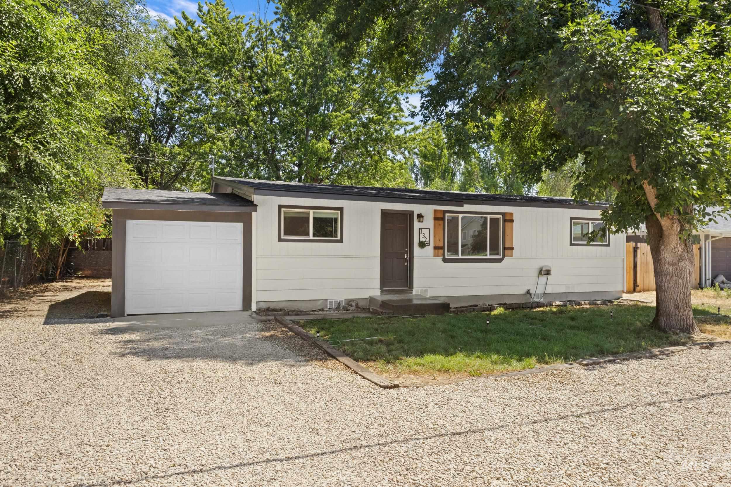 1324 Bonneville St, Nampa, Idaho 83651, 3 Bedrooms, 2 Bathrooms, Residential For Sale, Price $350,000,MLS 98993553