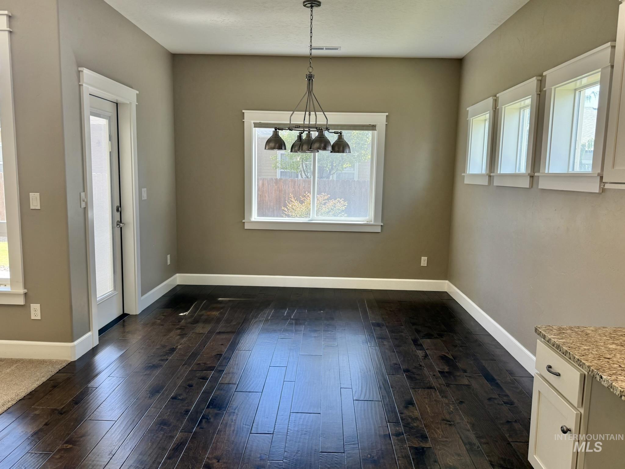 1106 S Spring Valley Dr, Nampa, Idaho 83686, 3 Bedrooms, 2 Bathrooms, Residential For Sale, Price $515,000, 98993560