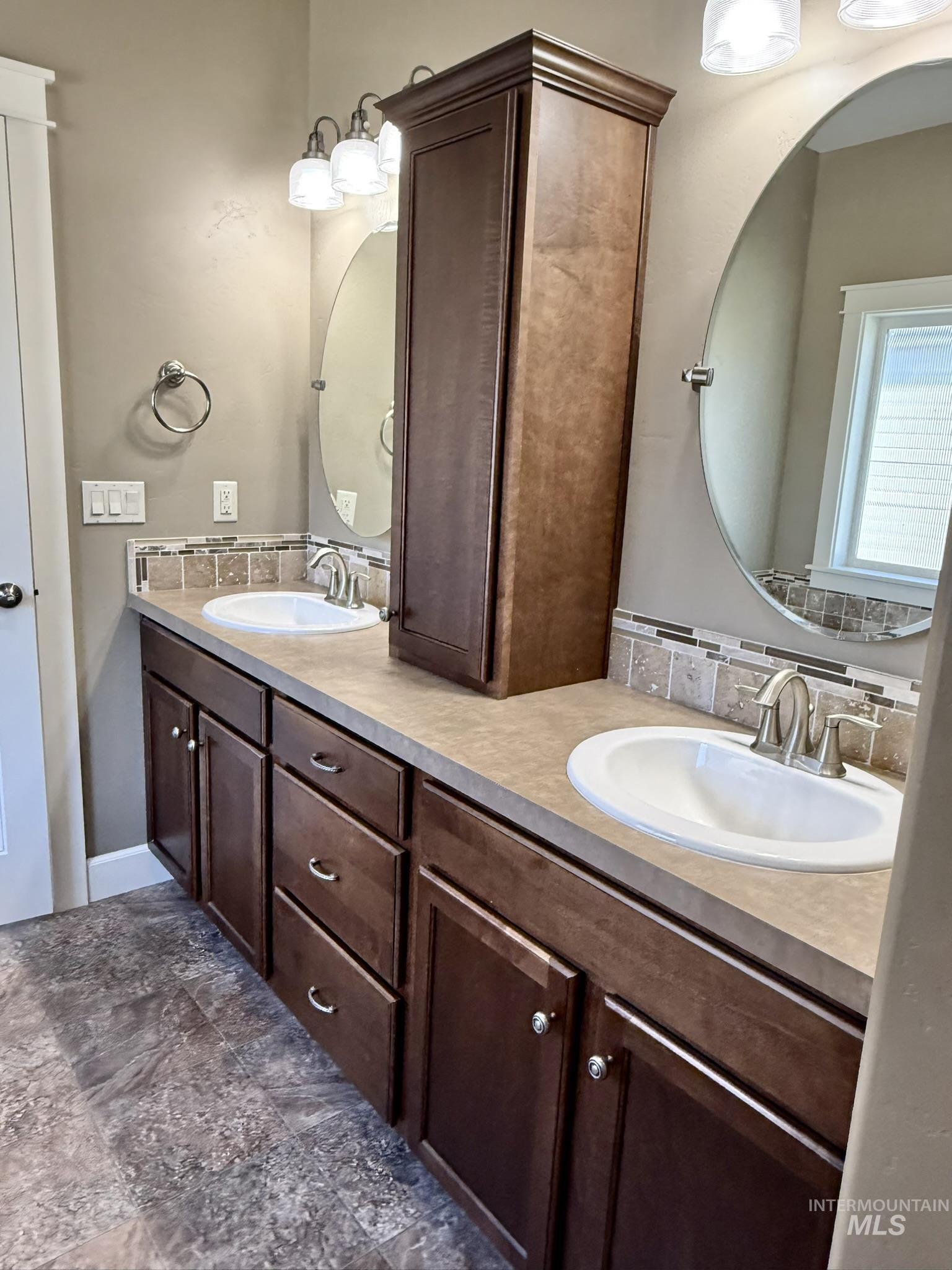 1106 S Spring Valley Dr, Nampa, Idaho 83686, 3 Bedrooms, 2 Bathrooms, Residential For Sale, Price $515,000, 98993560