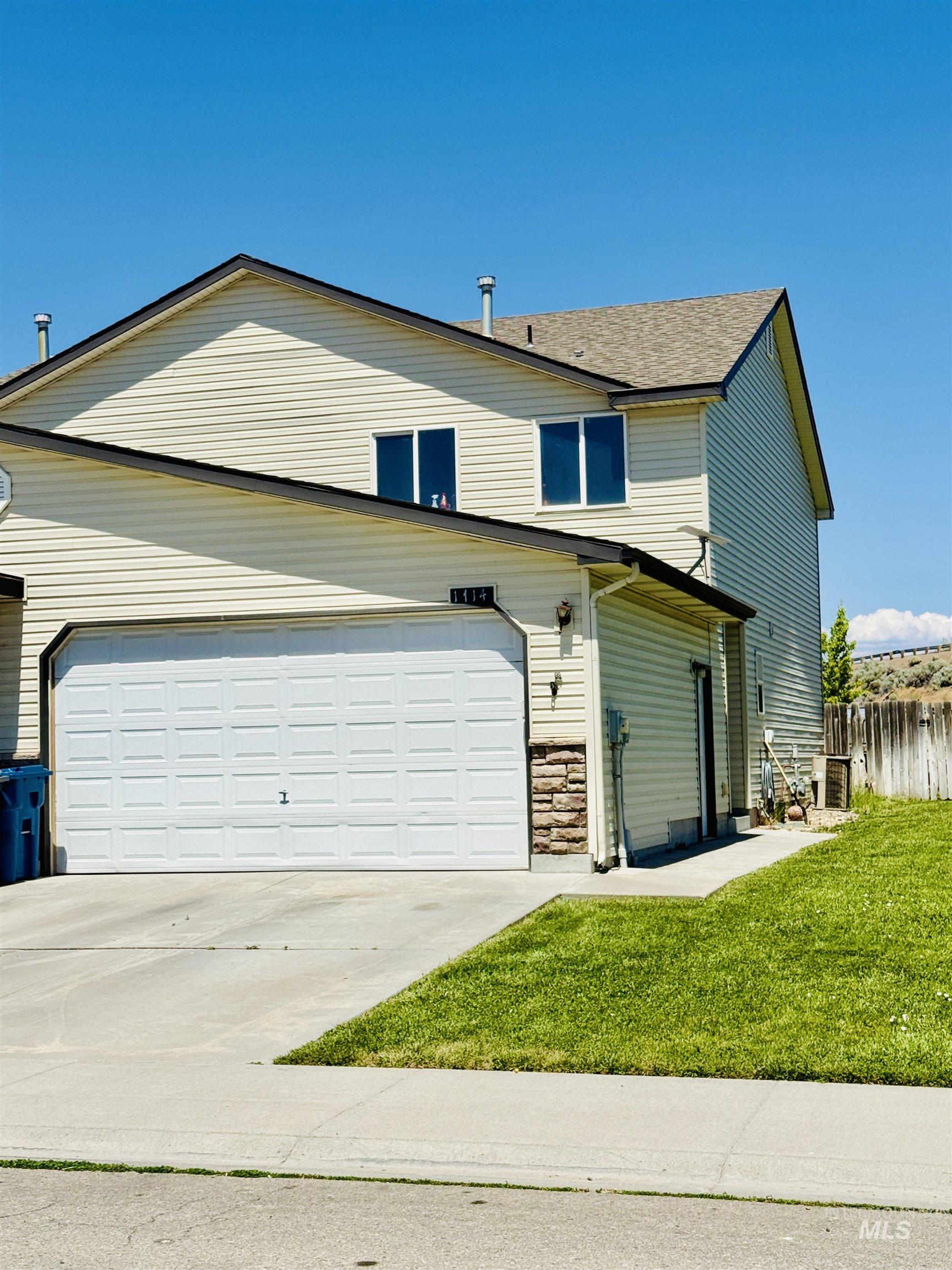 1714 Cinder Loop, Mountain Home, Idaho 83647, 3 Bedrooms, 2.5 Bathrooms, Residential For Sale, Price $279,900,MLS 98993563
