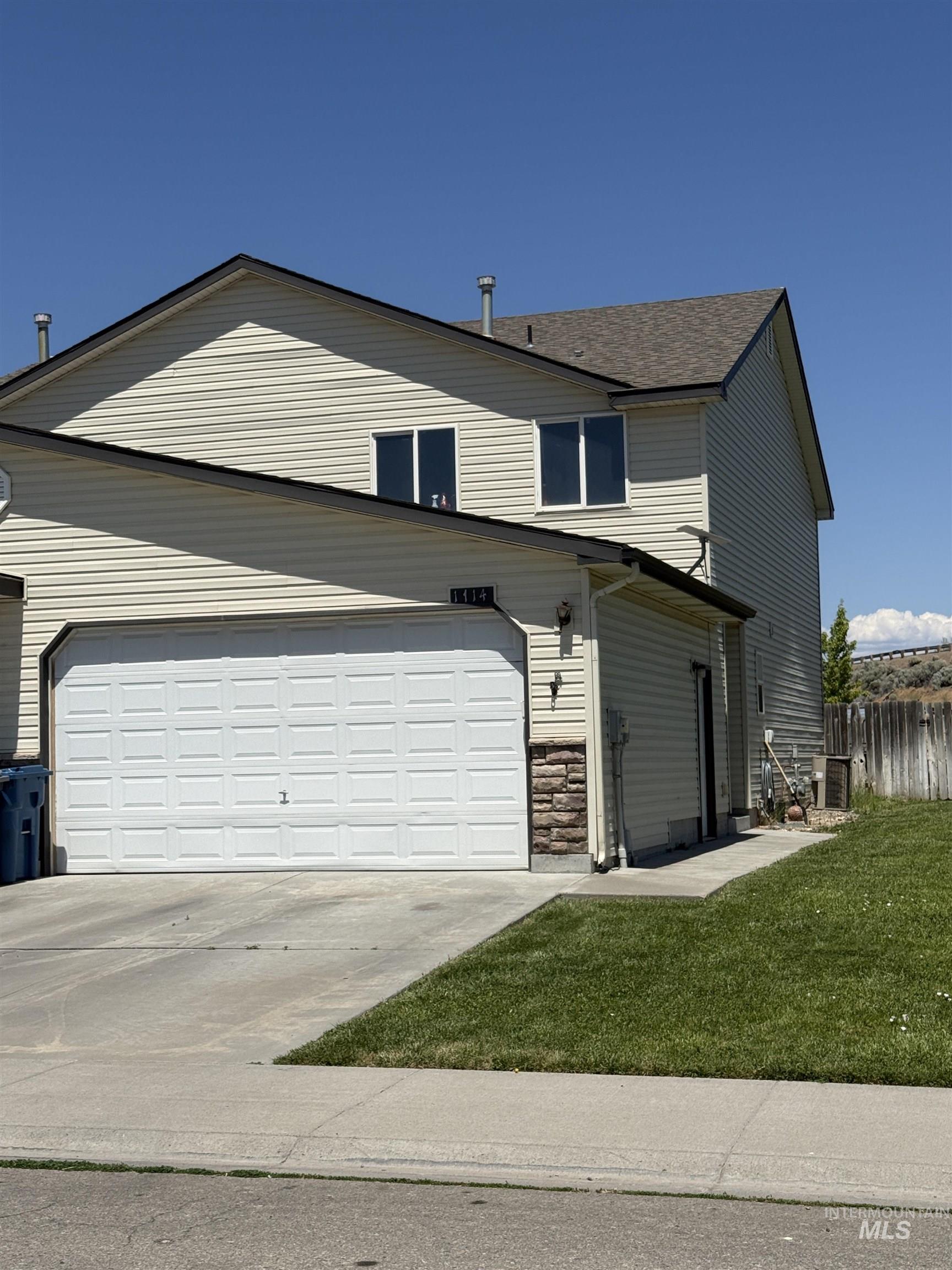 1714 Cinder Loop, Mountain Home, Idaho 83647, 3 Bedrooms, 2.5 Bathrooms, Residential For Sale, Price $290,000,MLS 98993563