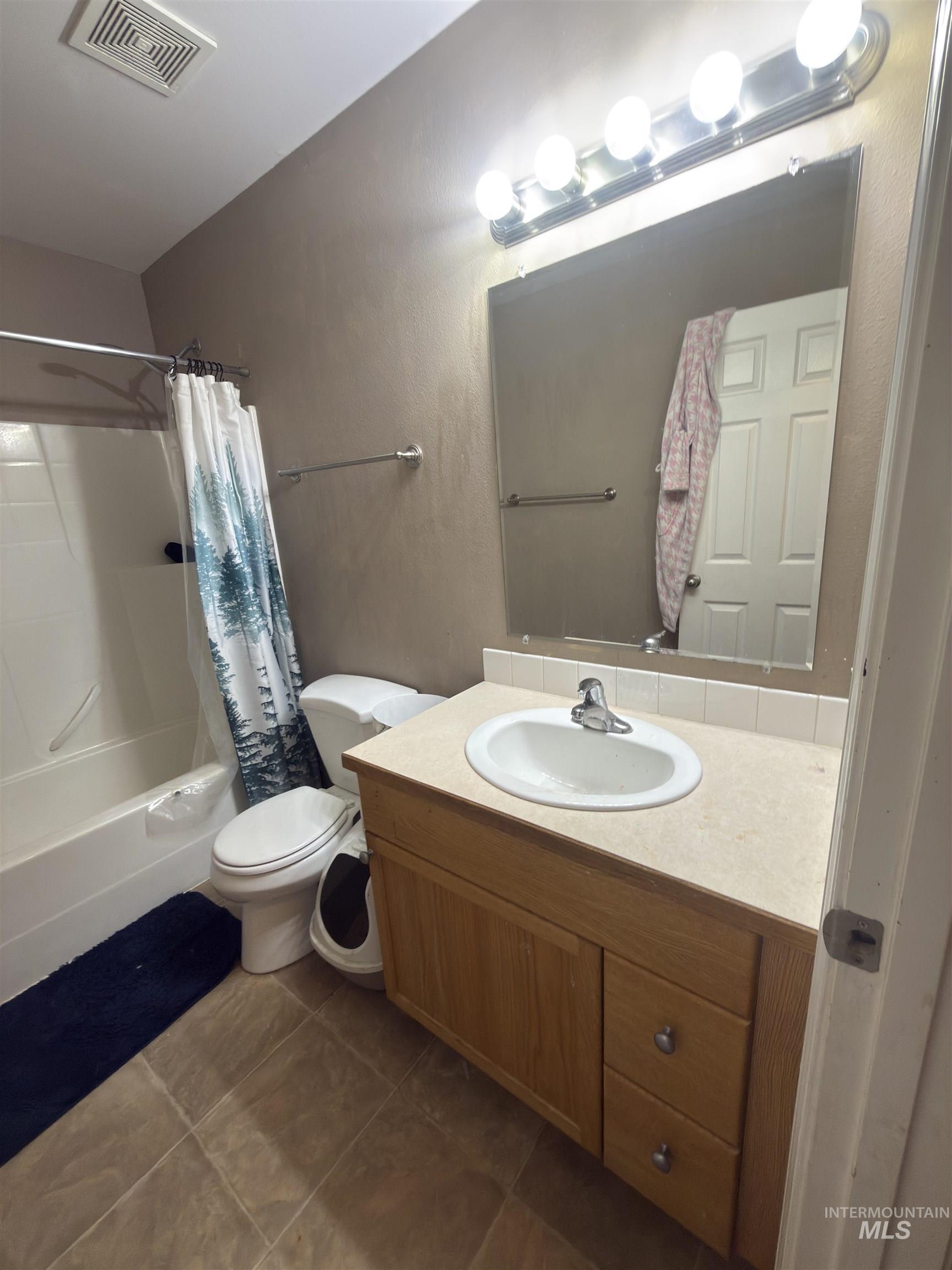1714 Cinder Loop, Mountain Home, Idaho 83647, 3 Bedrooms, 2.5 Bathrooms, Residential For Sale, Price $290,000,MLS 98993563