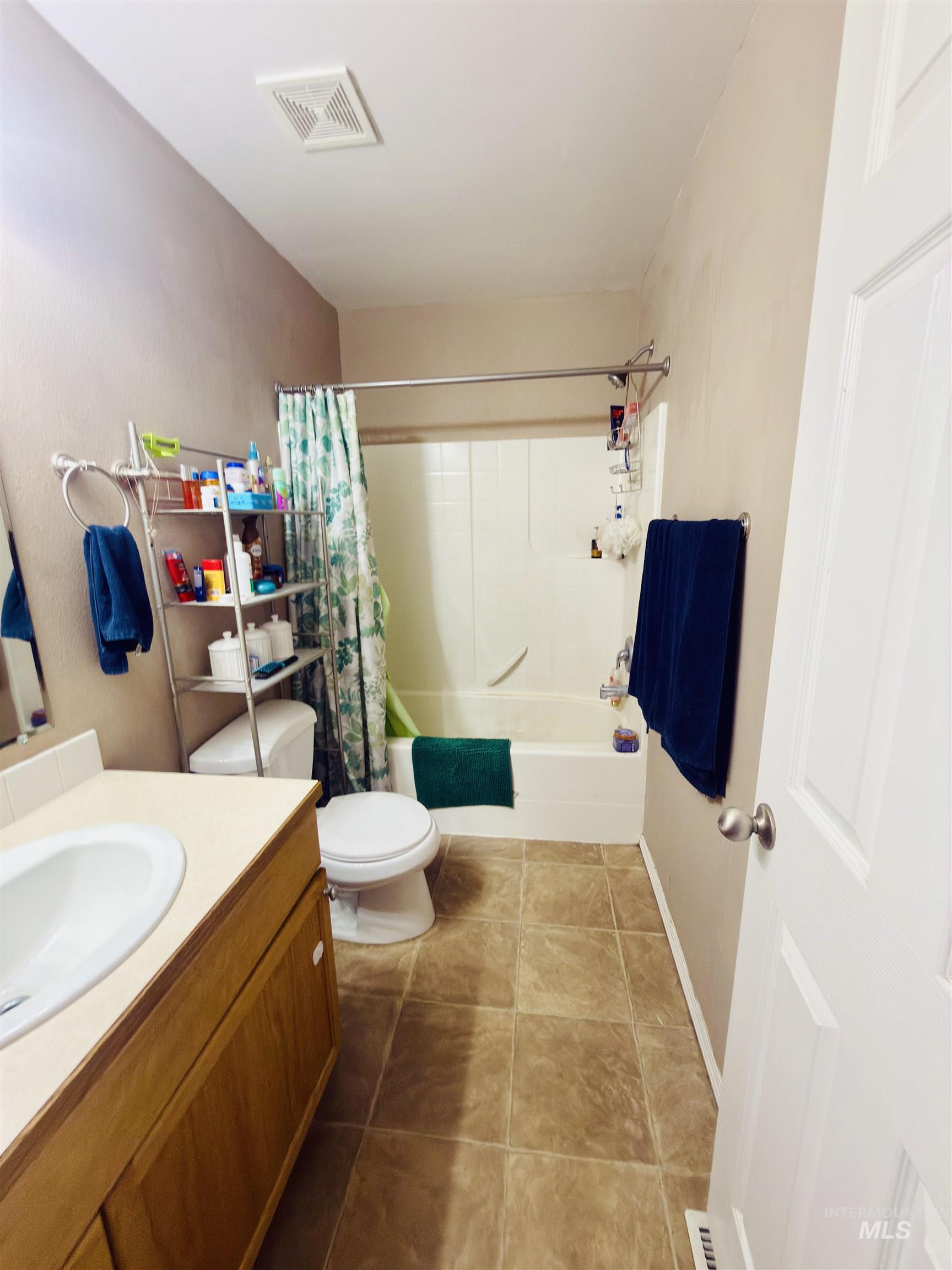 1714 Cinder Loop, Mountain Home, Idaho 83647, 3 Bedrooms, 2.5 Bathrooms, Residential For Sale, Price $279,900,MLS 98993563