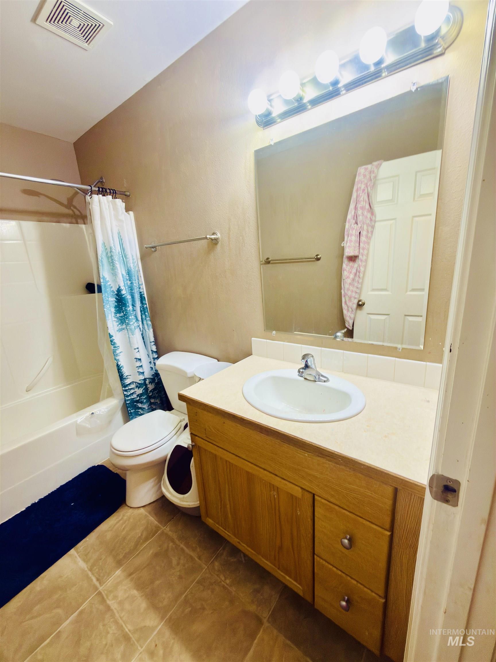 1714 Cinder Loop, Mountain Home, Idaho 83647, 3 Bedrooms, 2.5 Bathrooms, Residential For Sale, Price $279,900,MLS 98993563