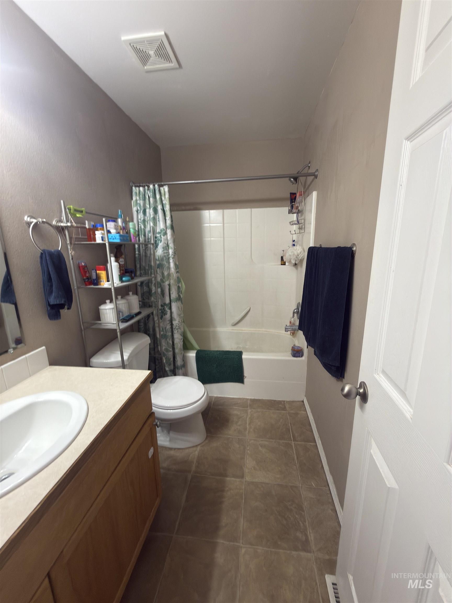 1714 Cinder Loop, Mountain Home, Idaho 83647, 3 Bedrooms, 2.5 Bathrooms, Residential For Sale, Price $290,000,MLS 98993563