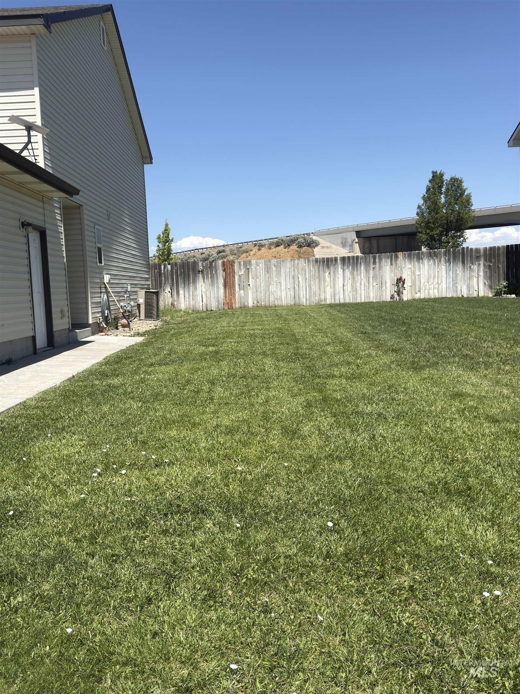 1714 Cinder Loop, Mountain Home, Idaho 83647, 3 Bedrooms, 2.5 Bathrooms, Residential For Sale, Price $290,000,MLS 98993563