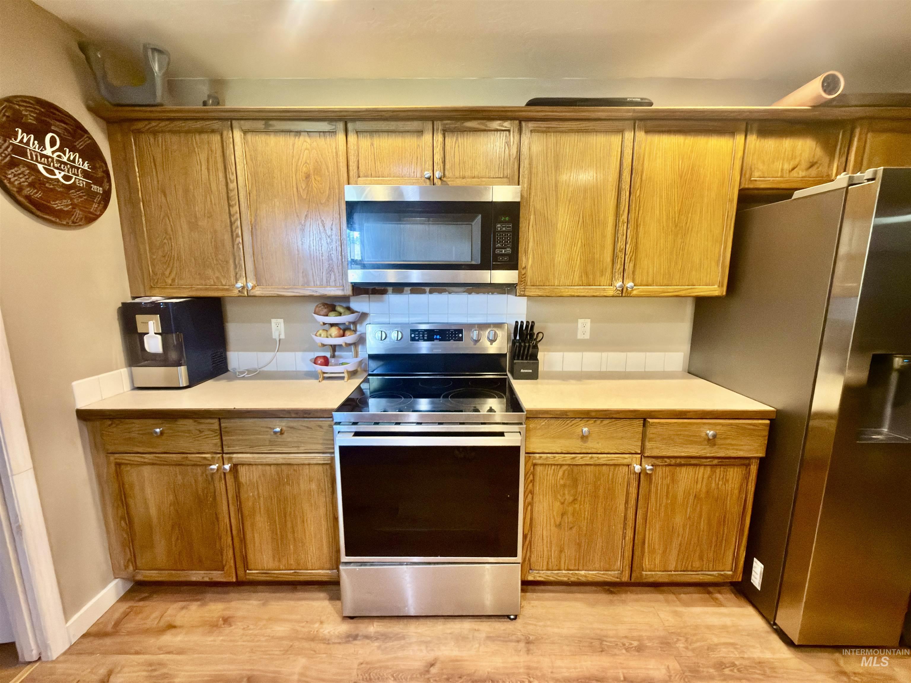 1714 Cinder Loop, Mountain Home, Idaho 83647, 3 Bedrooms, 2.5 Bathrooms, Residential For Sale, Price $279,900,MLS 98993563