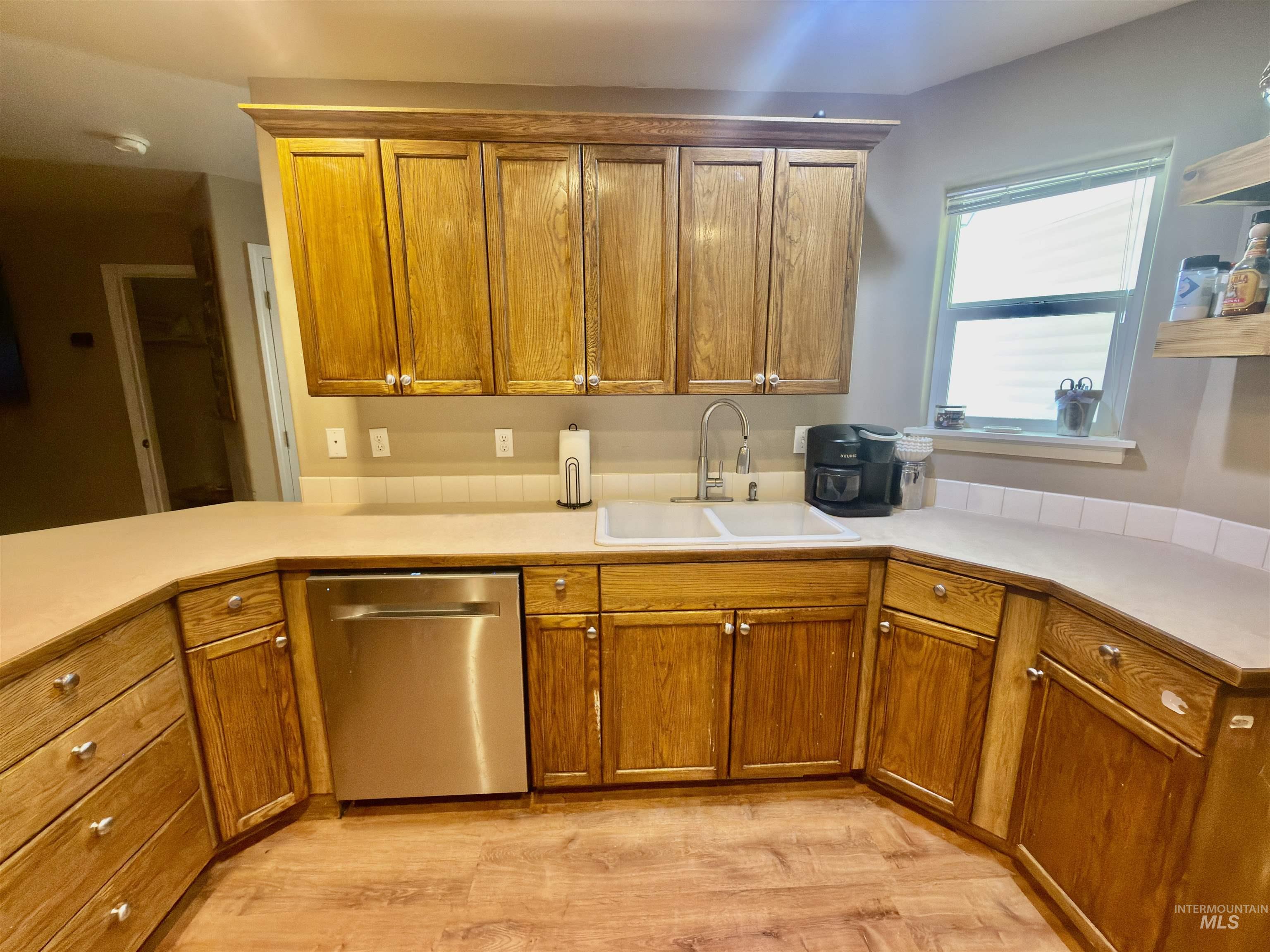 1714 Cinder Loop, Mountain Home, Idaho 83647, 3 Bedrooms, 2.5 Bathrooms, Residential For Sale, Price $279,900,MLS 98993563