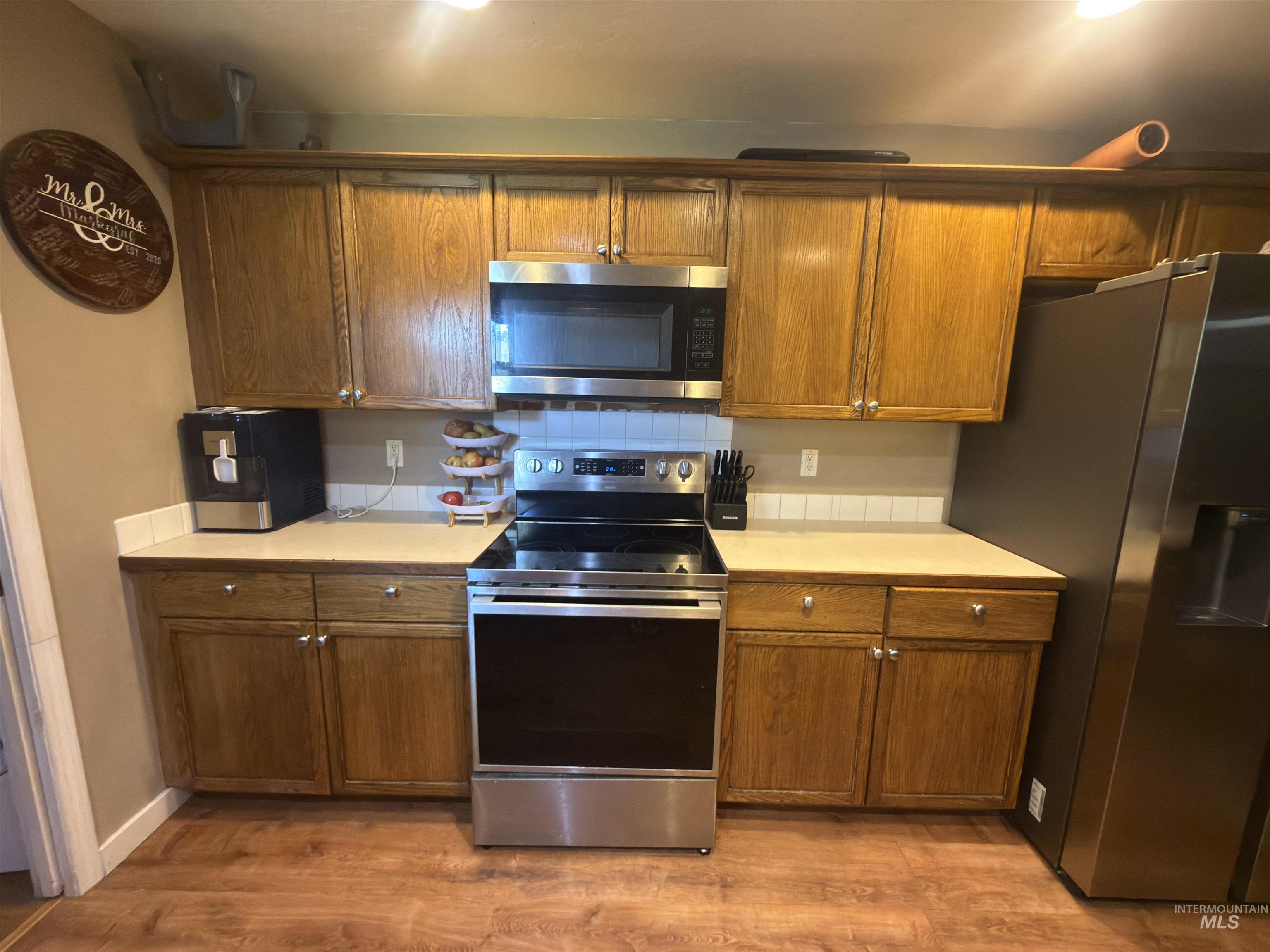 1714 Cinder Loop, Mountain Home, Idaho 83647, 3 Bedrooms, 2.5 Bathrooms, Residential For Sale, Price $290,000,MLS 98993563