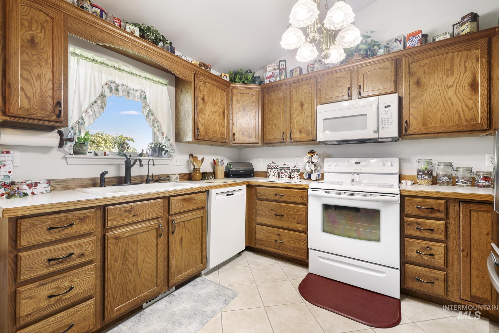 1440 Cayuse Creek Dr, Kimberly, Idaho 83341-5136, 3 Bedrooms, 2 Bathrooms, Residential For Sale, Price $405,000,MLS 98993572