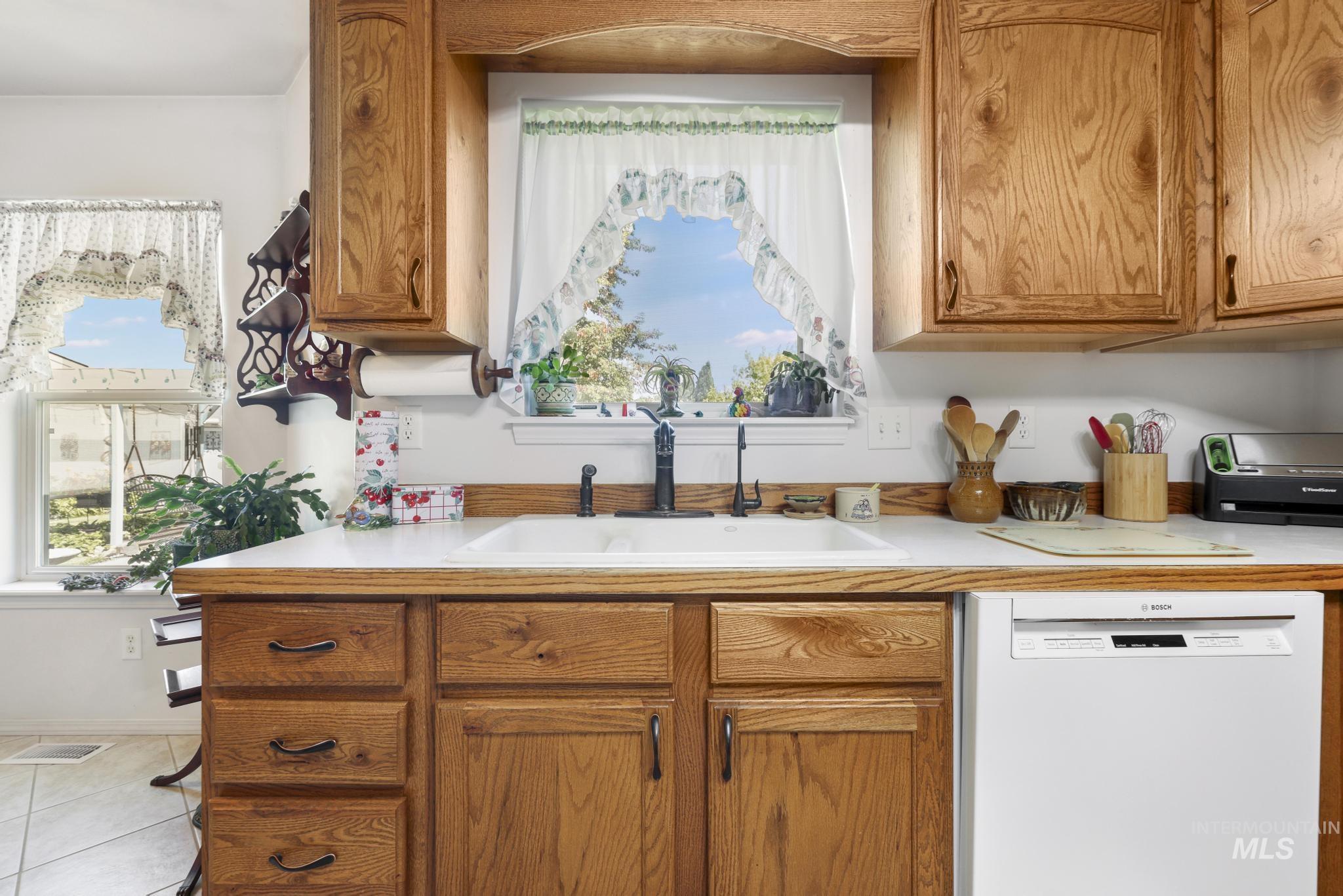 1440 Cayuse Creek Dr, Kimberly, Idaho 83341-5136, 3 Bedrooms, 2 Bathrooms, Residential For Sale, Price $405,000,MLS 98993572
