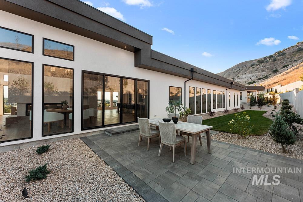 2432 S Globe Lane, Boise, Idaho 83716, 4 Bedrooms, 4.5 Bathrooms, Residential For Sale, Price $2,549,000,MLS 98993580