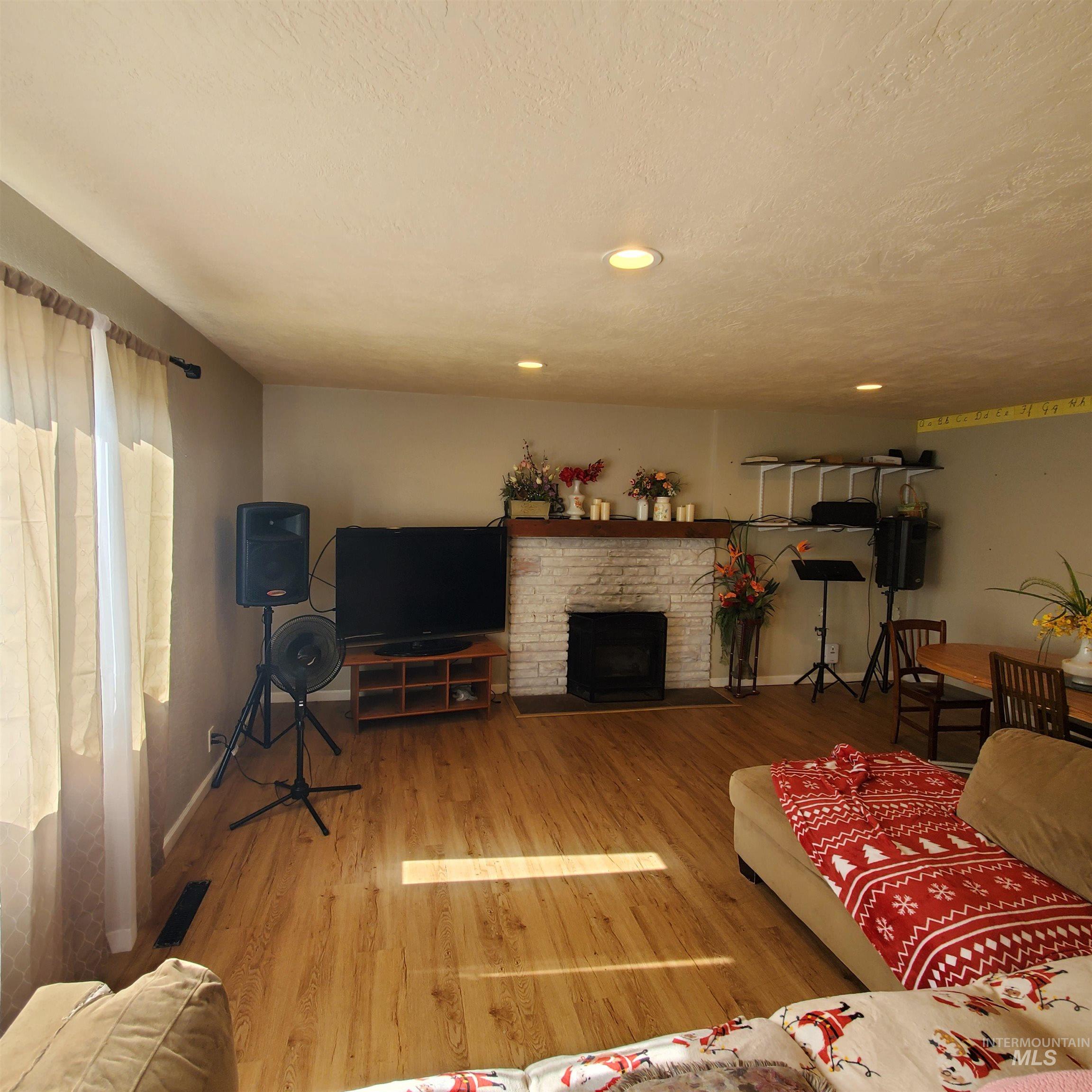 115 S Fern, Nampa, Idaho 83686, 3 Bedrooms, 2 Bathrooms, Residential For Sale, Price $384,900,MLS 98993583