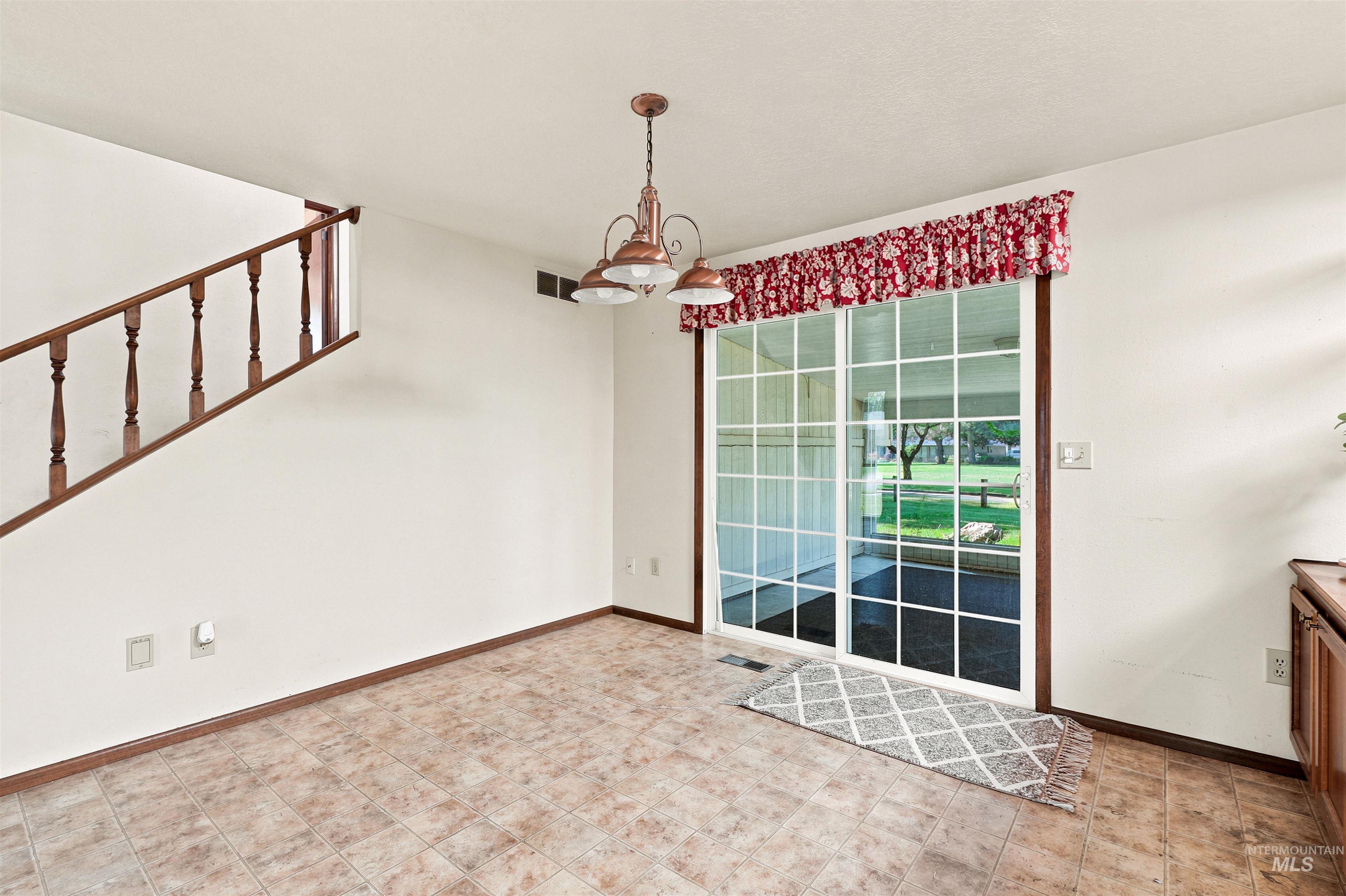 1237 E Cerramar Ct, Eagle, Idaho 83616, 4 Bedrooms, 3 Bathrooms, Residential For Sale, Price $650,000,MLS 98993592