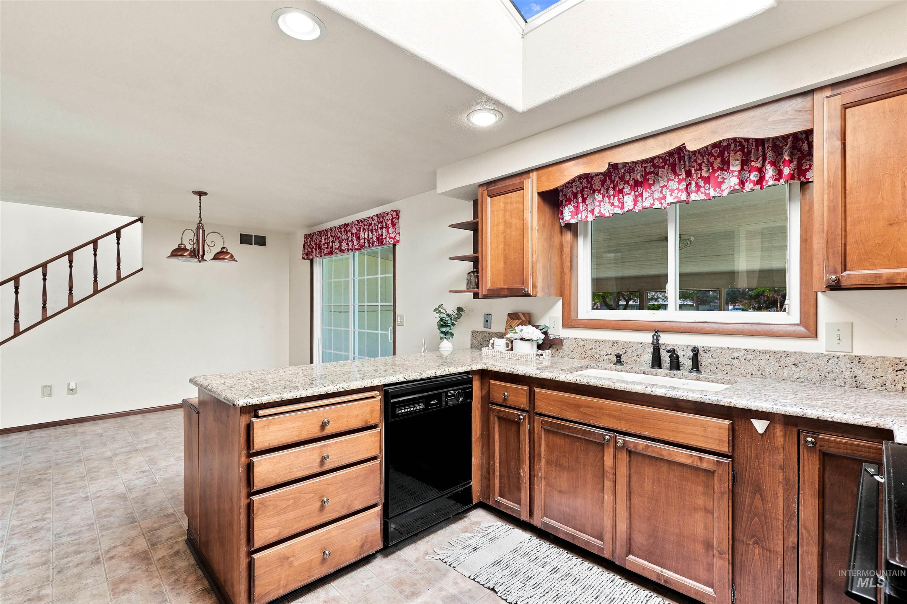 1237 E Cerramar Ct, Eagle, Idaho 83616, 4 Bedrooms, 3 Bathrooms, Residential For Sale, Price $650,000,MLS 98993592