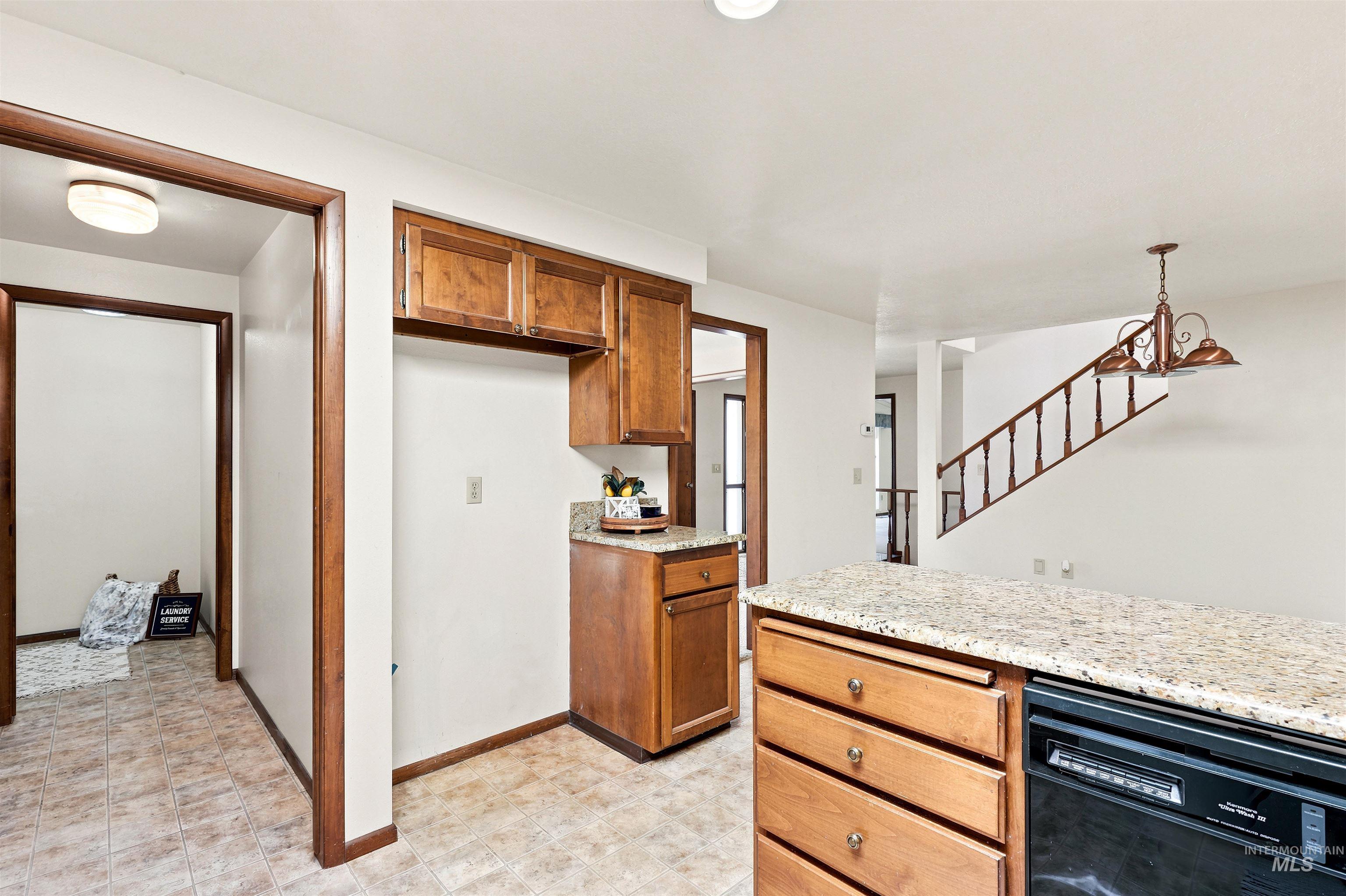 1237 E Cerramar Ct, Eagle, Idaho 83616, 4 Bedrooms, 3 Bathrooms, Residential For Sale, Price $650,000,MLS 98993592
