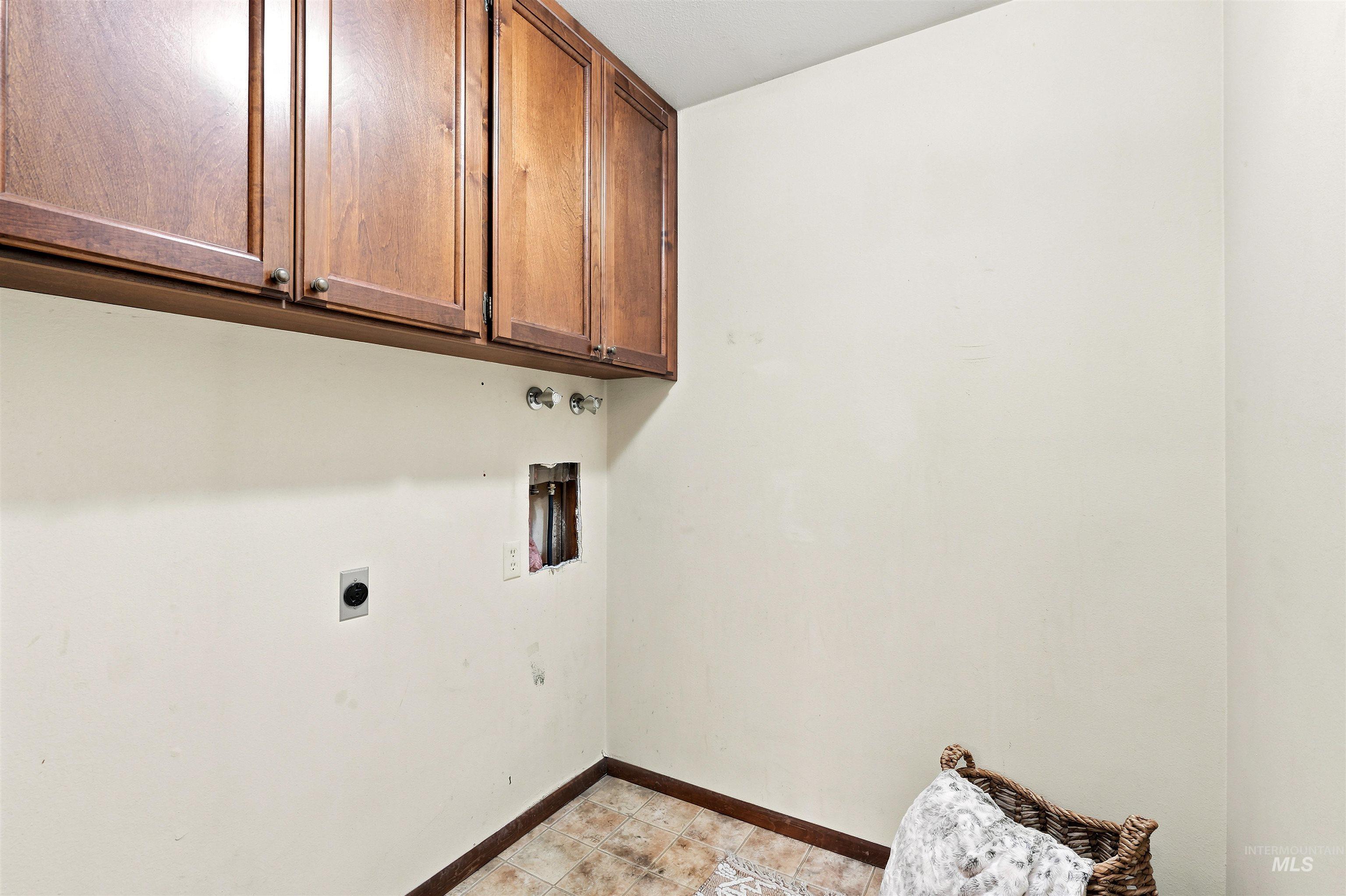 1237 E Cerramar Ct, Eagle, Idaho 83616, 4 Bedrooms, 3 Bathrooms, Residential For Sale, Price $650,000,MLS 98993592
