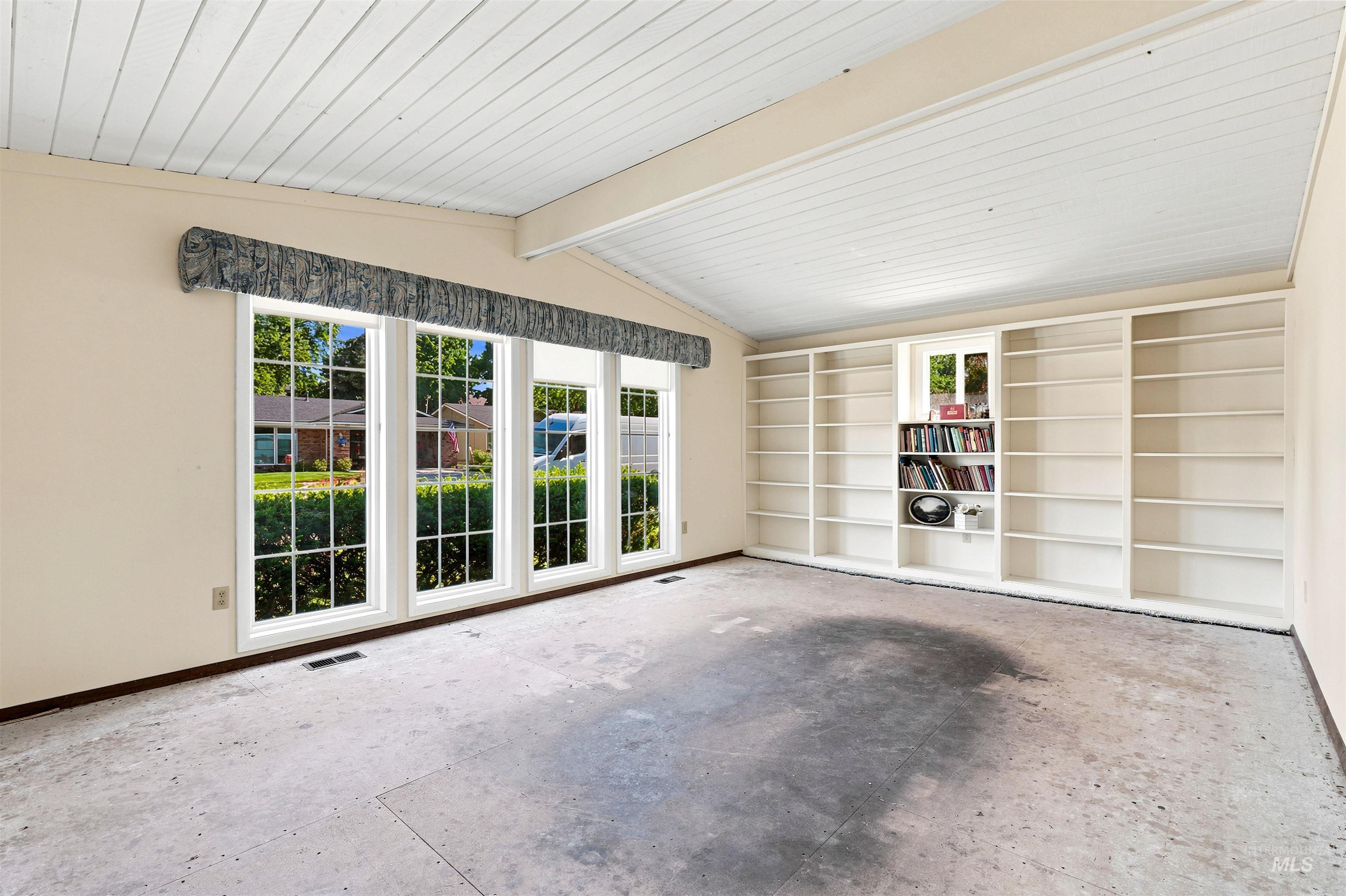 1237 E Cerramar Ct, Eagle, Idaho 83616, 4 Bedrooms, 3 Bathrooms, Residential For Sale, Price $650,000,MLS 98993592