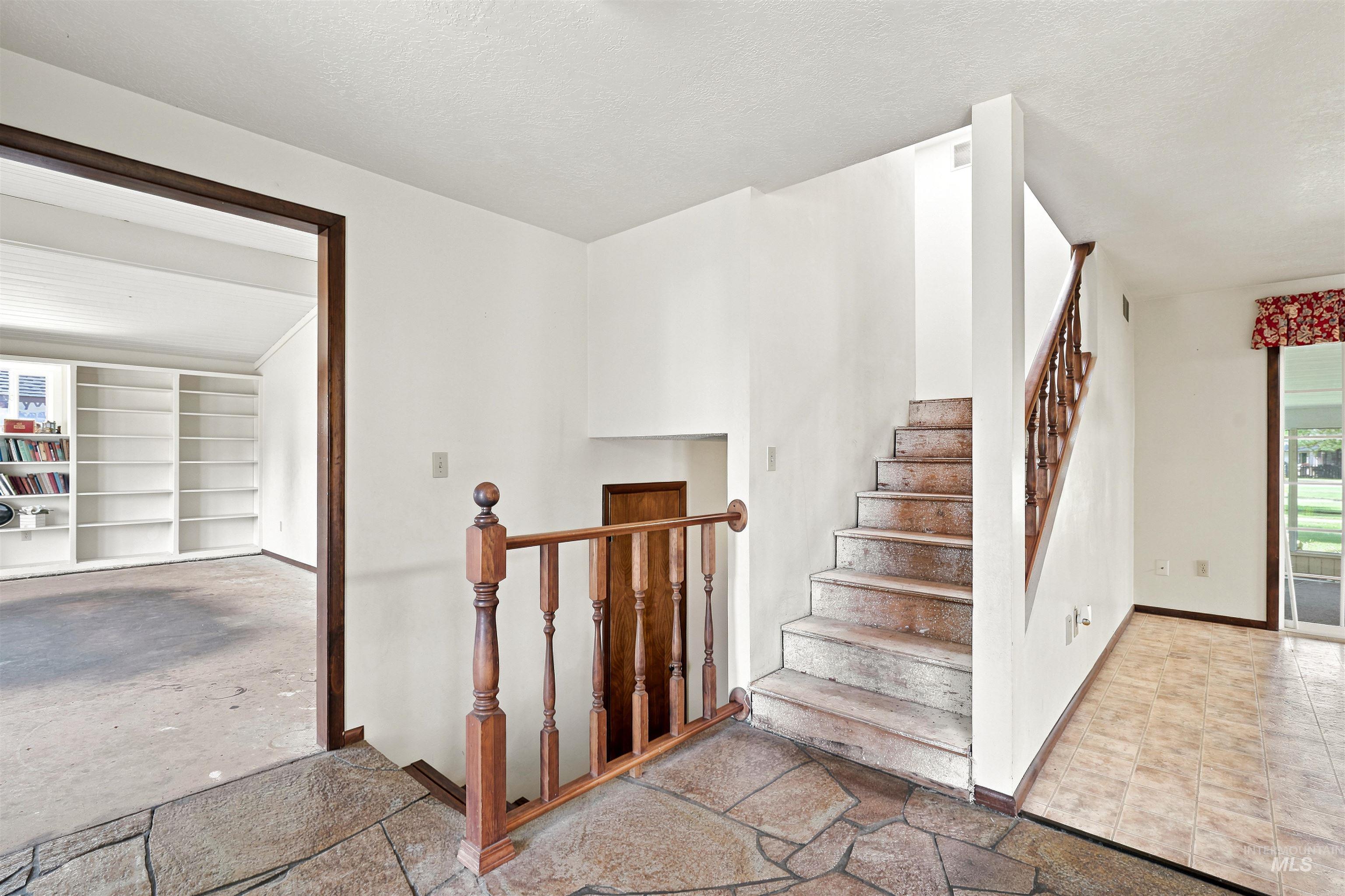 1237 E Cerramar Ct, Eagle, Idaho 83616, 4 Bedrooms, 3 Bathrooms, Residential For Sale, Price $650,000,MLS 98993592