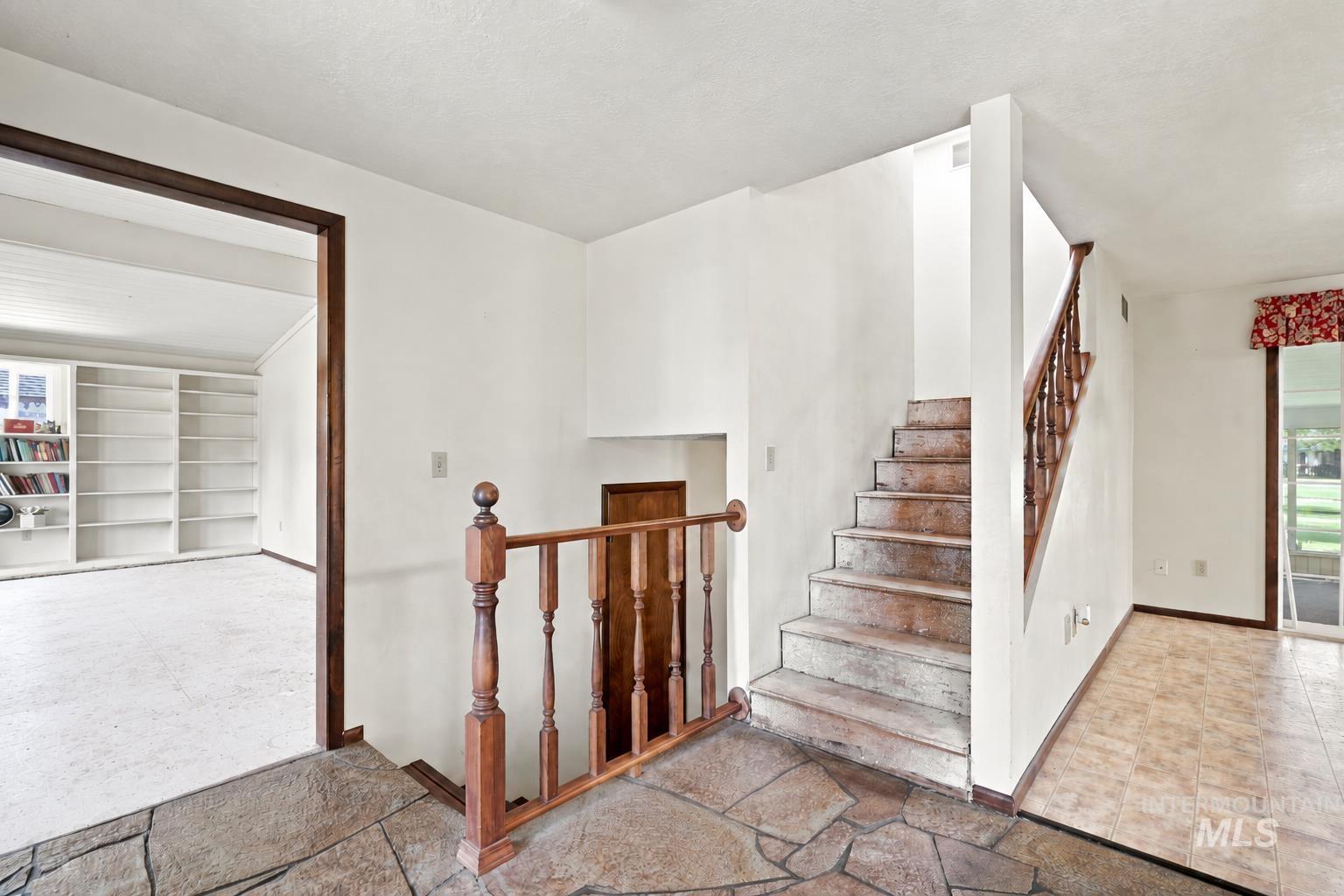 1237 E Cerramar Ct, Eagle, Idaho 83616, 4 Bedrooms, 3 Bathrooms, Residential For Sale, Price $635,000, 98993592