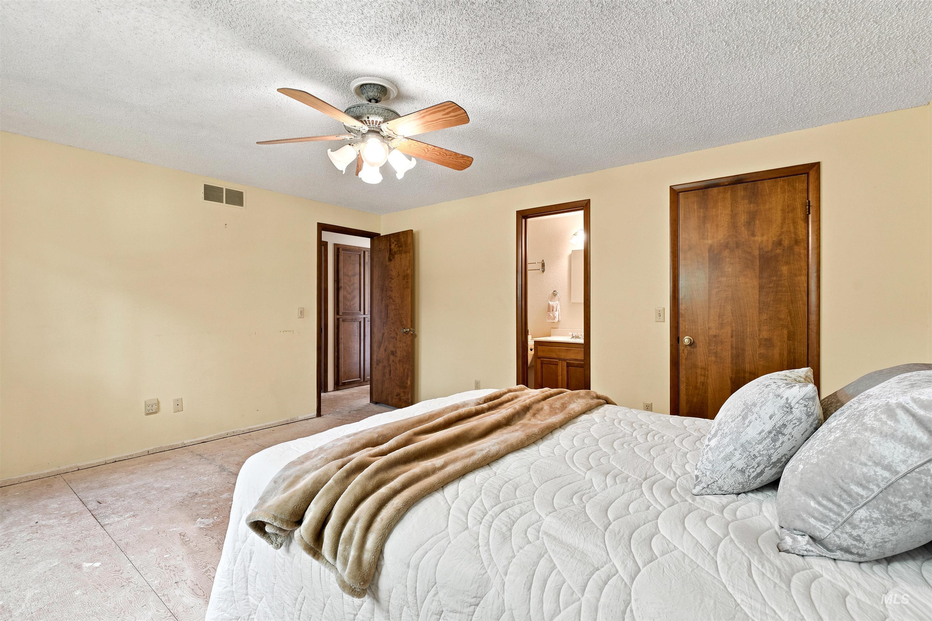 1237 E Cerramar Ct, Eagle, Idaho 83616, 4 Bedrooms, 3 Bathrooms, Residential For Sale, Price $650,000,MLS 98993592