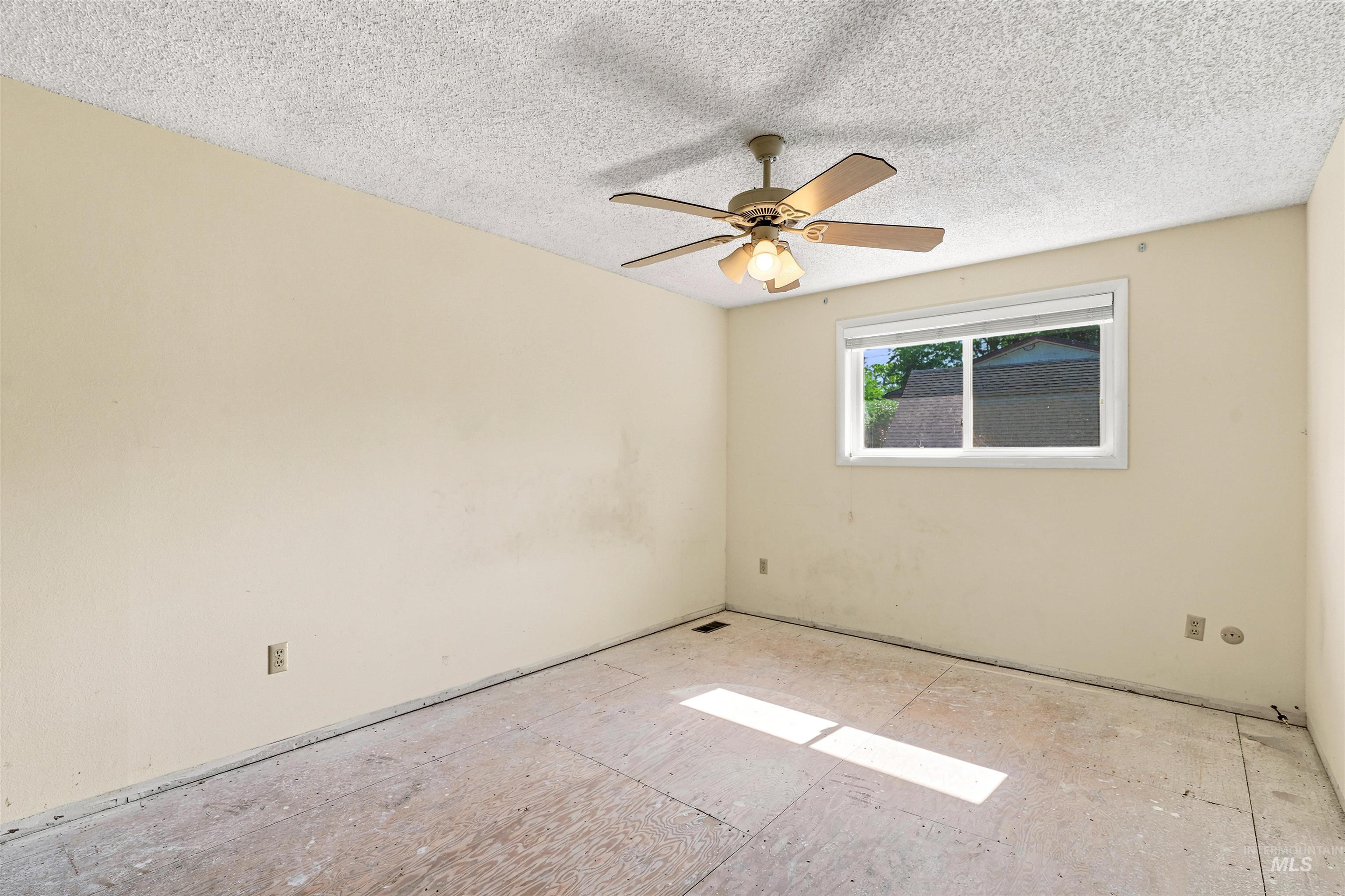 1237 E Cerramar Ct, Eagle, Idaho 83616, 4 Bedrooms, 3 Bathrooms, Residential For Sale, Price $650,000,MLS 98993592